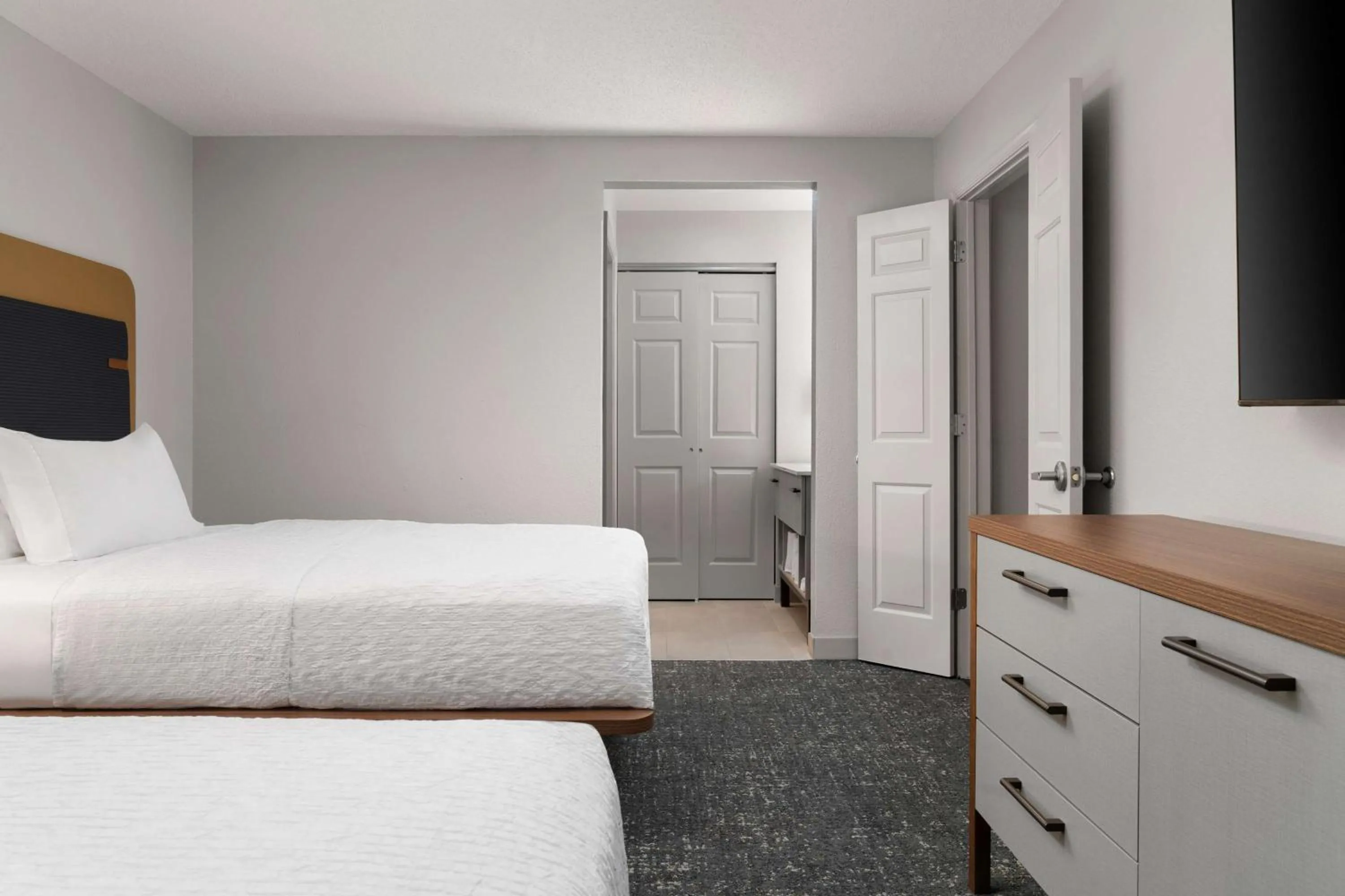 Bed in Homewood Suites by Hilton Richmond - Airport