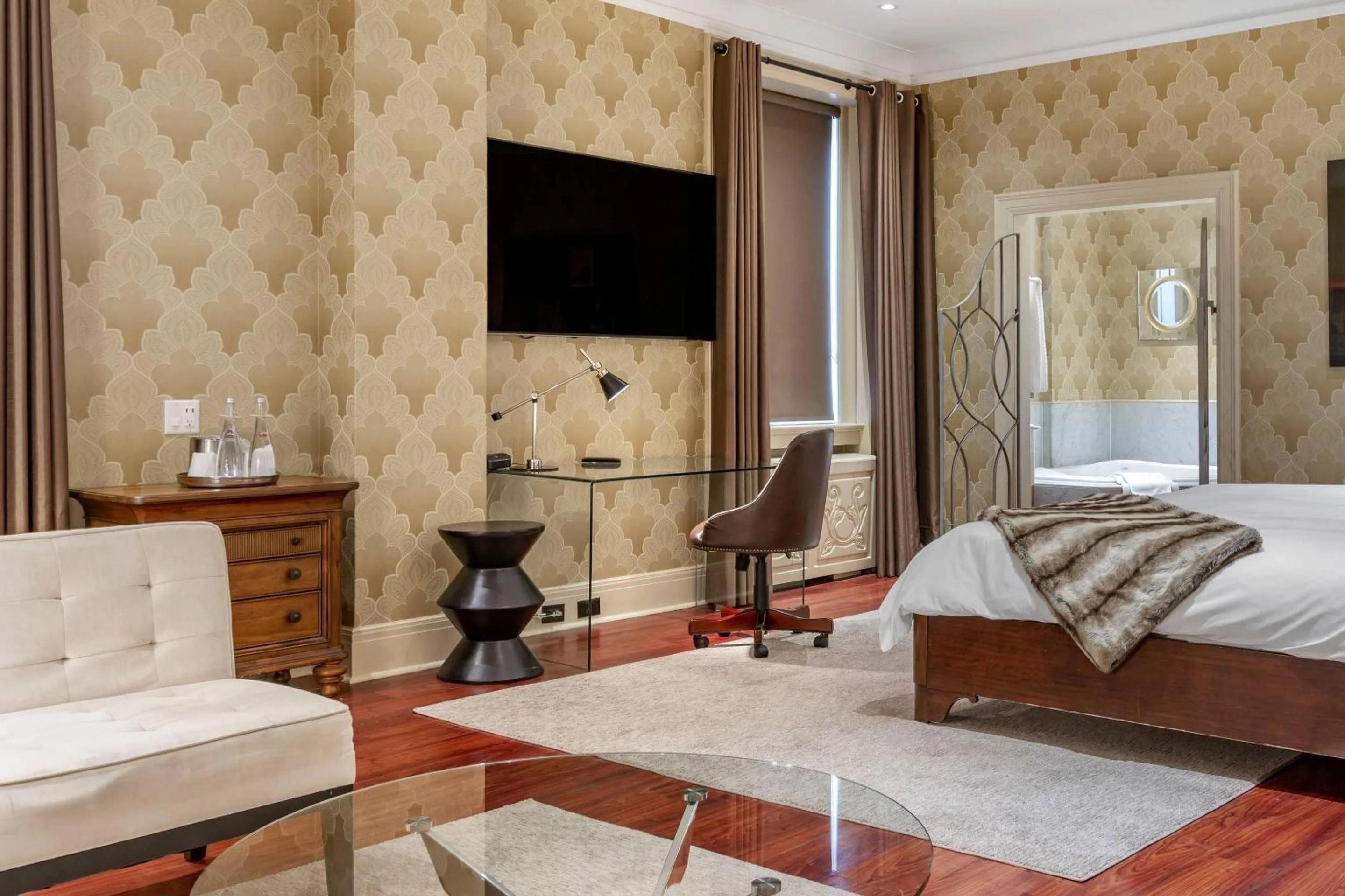 Bedroom, Bed in The Fort Garry Hotel, Spa and Conference Centre, an Ascend Collection Hotel