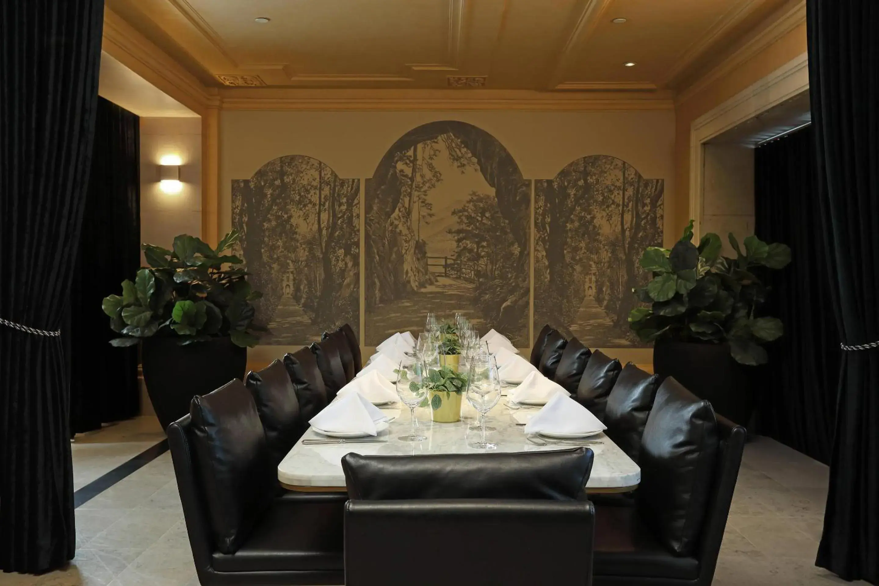 Restaurant/places to eat in The Fort Garry Hotel, Spa and Conference Centre, an Ascend Collection Hotel Restaurant/places to eat in The Fort Garry Hotel, Spa and Conference Centre, an Ascend Collection Hotel