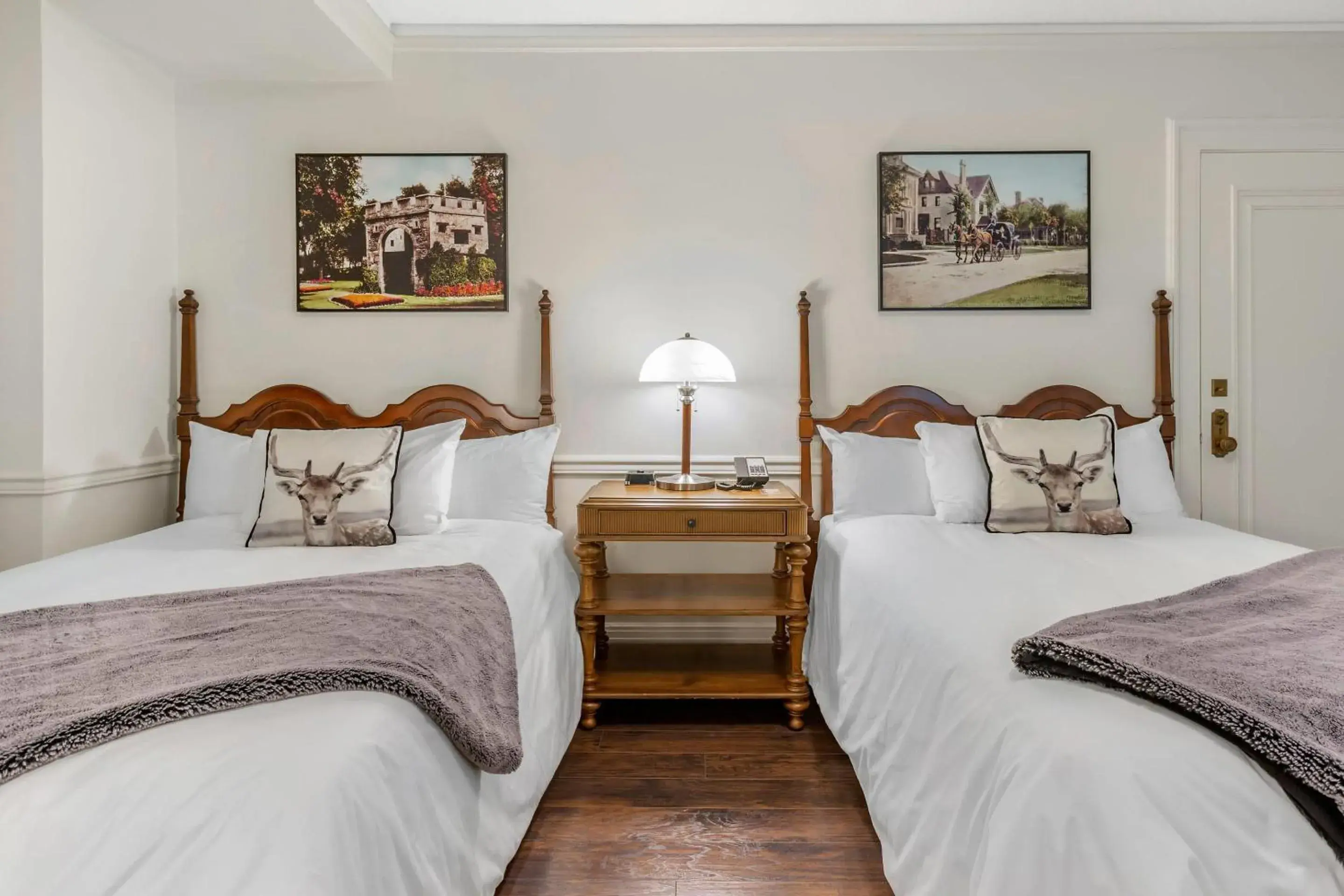 Bedroom, Bed in The Fort Garry Hotel, Spa and Conference Centre, an Ascend Collection Hotel Bedroom, Bed in The Fort Garry Hotel, Spa and Conference Centre, an Ascend Collection Hotel