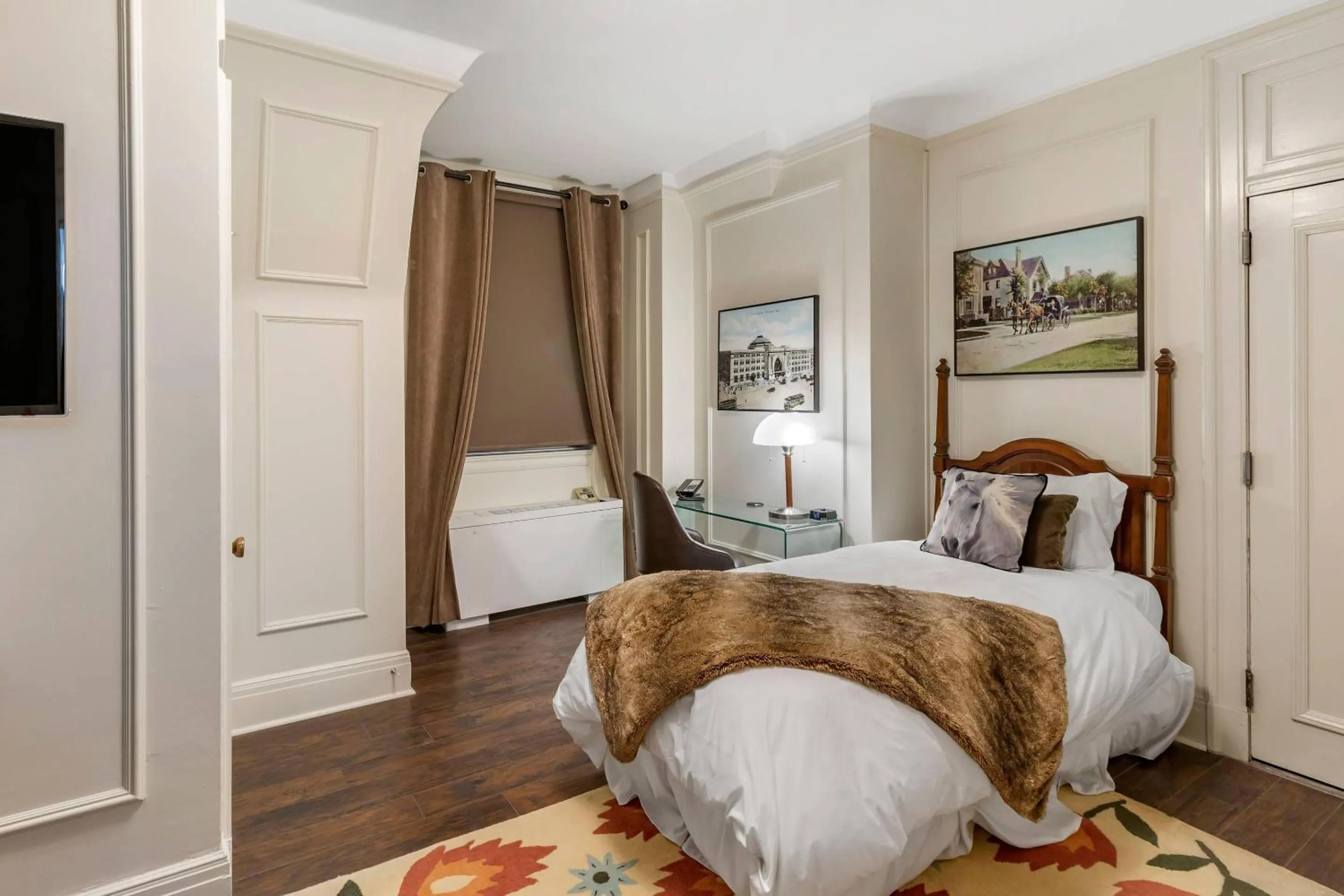 Bedroom, Bed in The Fort Garry Hotel, Spa and Conference Centre, an Ascend Collection Hotel