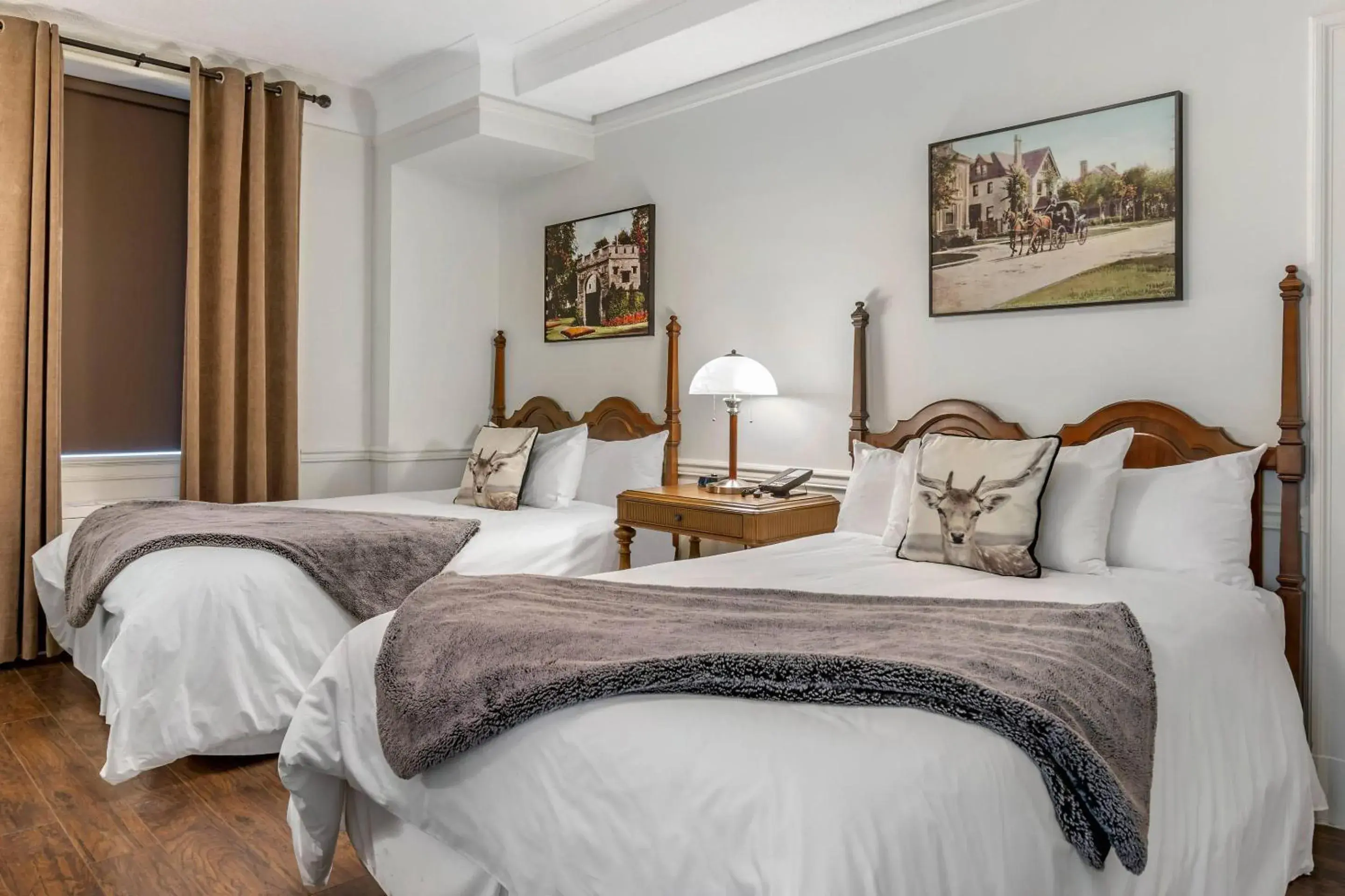 Bedroom, Bed in The Fort Garry Hotel, Spa and Conference Centre, an Ascend Collection Hotel Bedroom, Bed in The Fort Garry Hotel, Spa and Conference Centre, an Ascend Collection Hotel