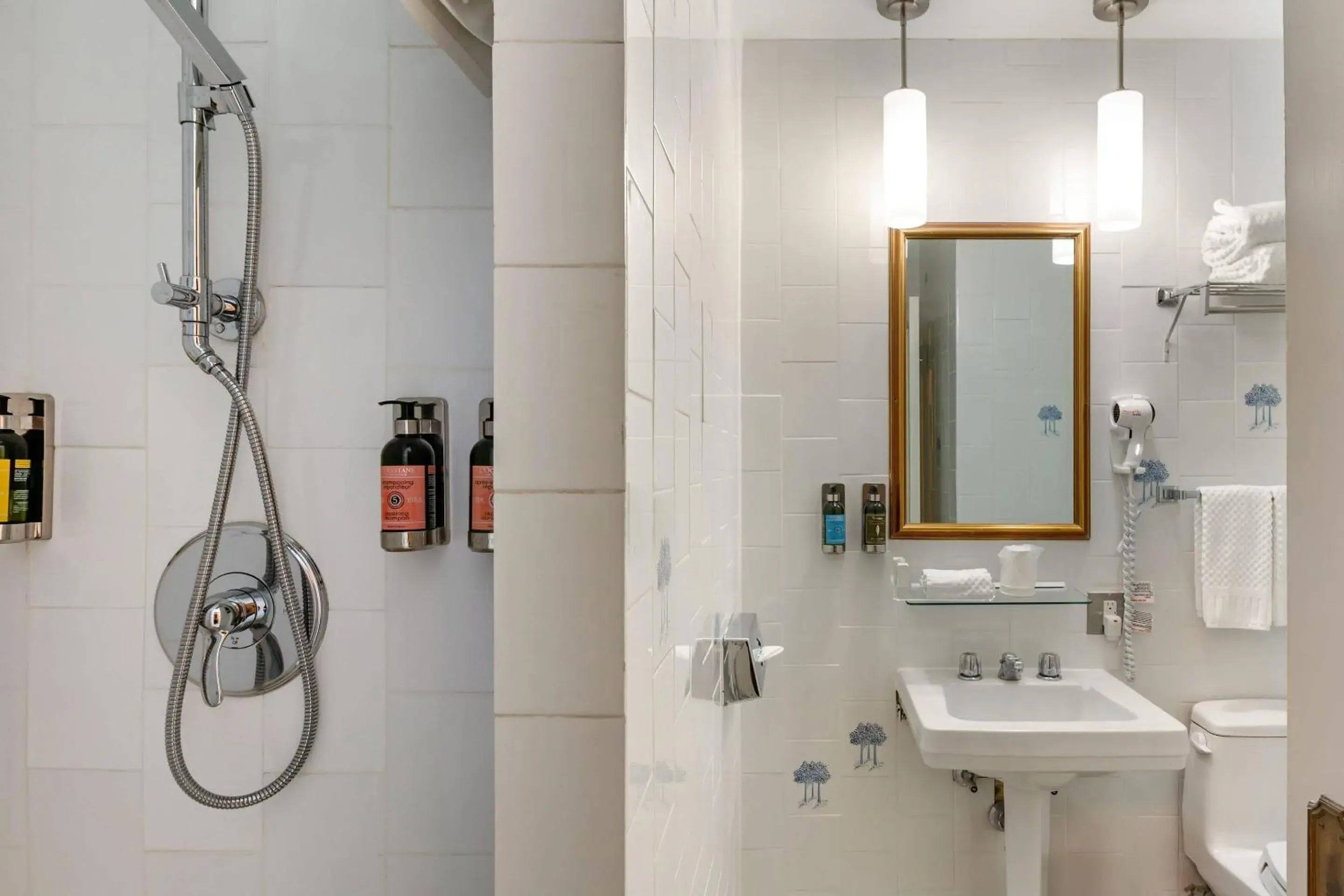 Bedroom in The Fort Garry Hotel, Spa and Conference Centre, an Ascend Collection Hotel Bedroom in The Fort Garry Hotel, Spa and Conference Centre, an Ascend Collection Hotel