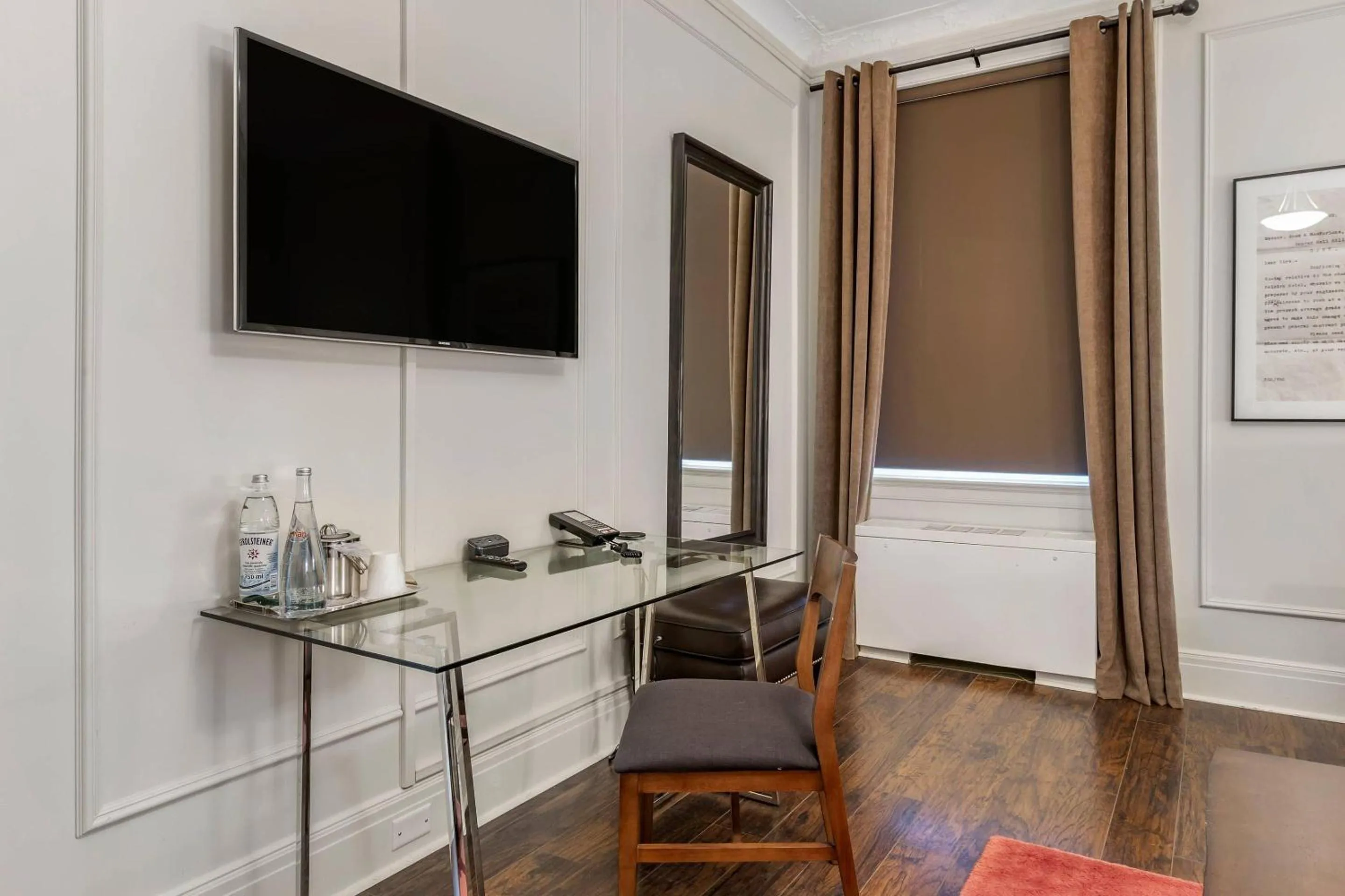 Bedroom in The Fort Garry Hotel, Spa and Conference Centre, an Ascend Collection Hotel