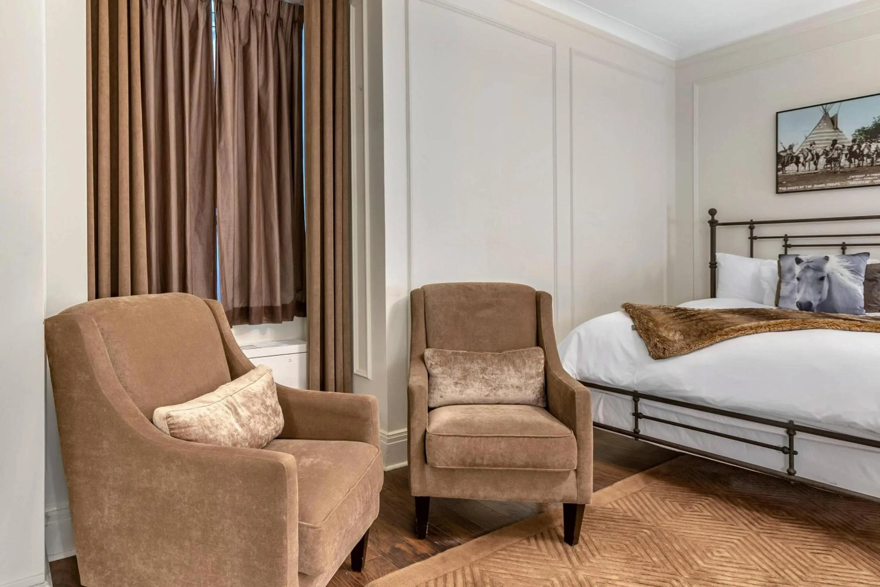 Bedroom, Bed in The Fort Garry Hotel, Spa and Conference Centre, an Ascend Collection Hotel