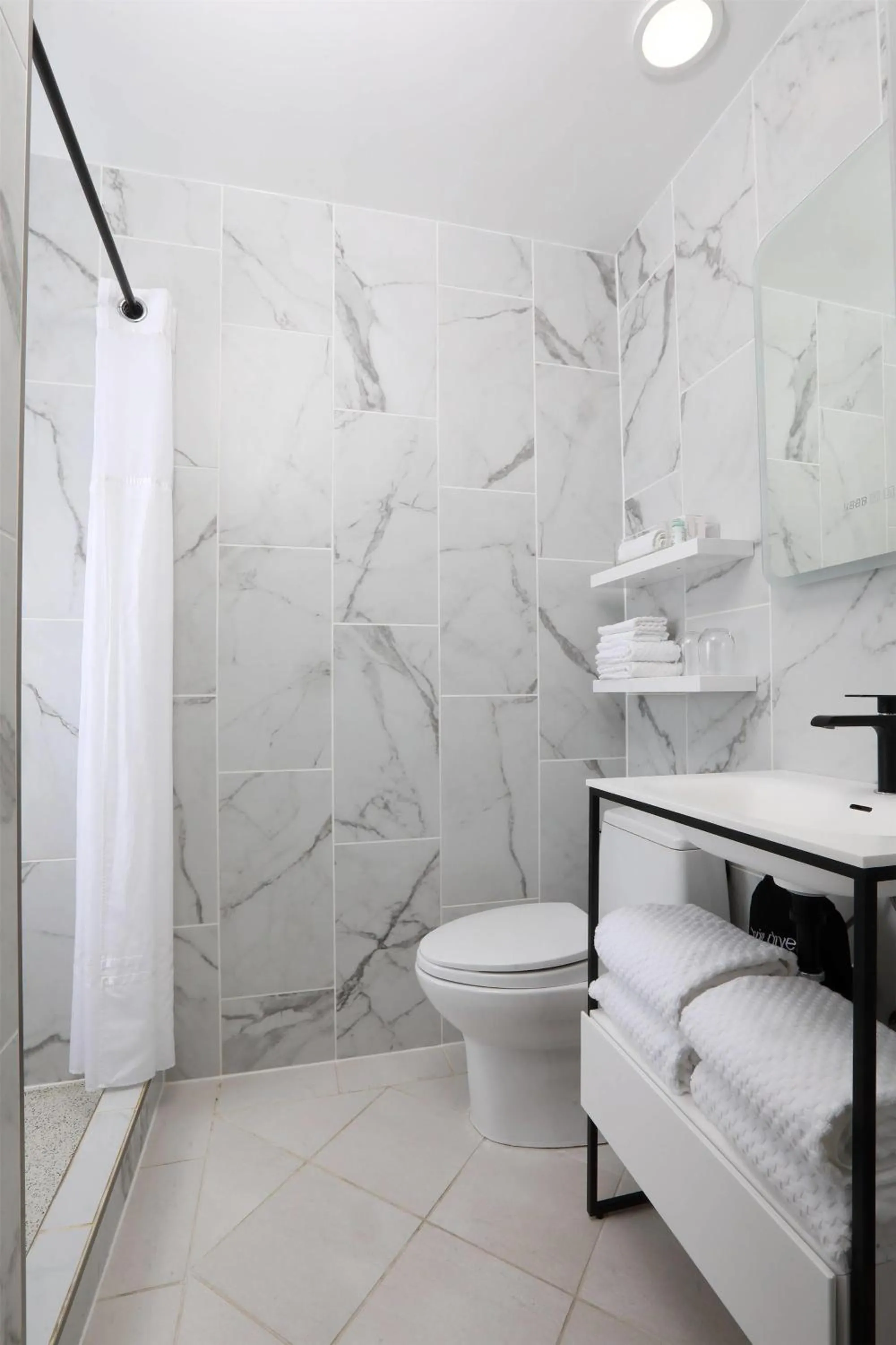 Bedroom in The Fort Garry Hotel, Spa and Conference Centre, an Ascend Collection Hotel