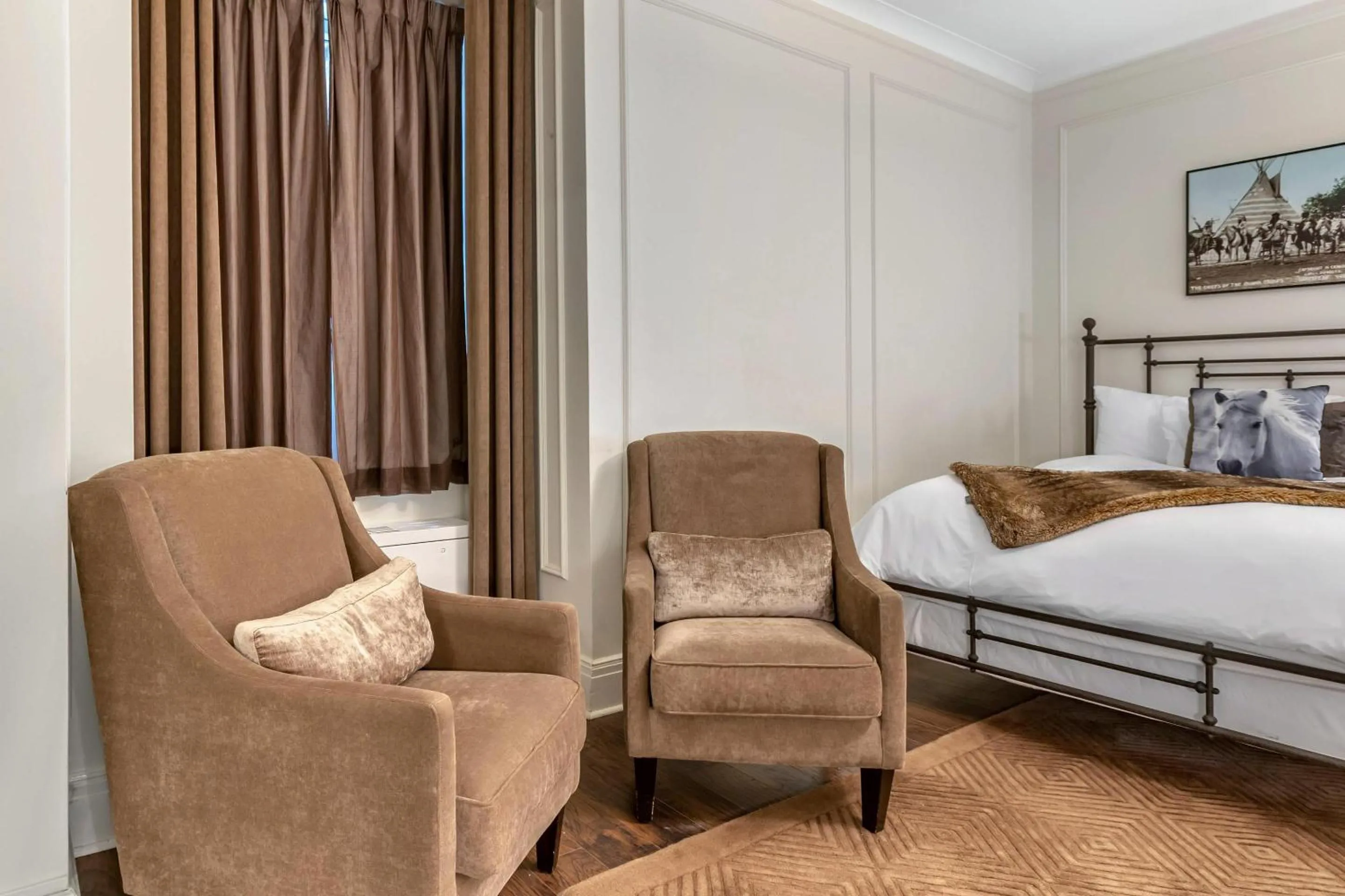 Bedroom, Bed in The Fort Garry Hotel, Spa and Conference Centre, an Ascend Collection Hotel