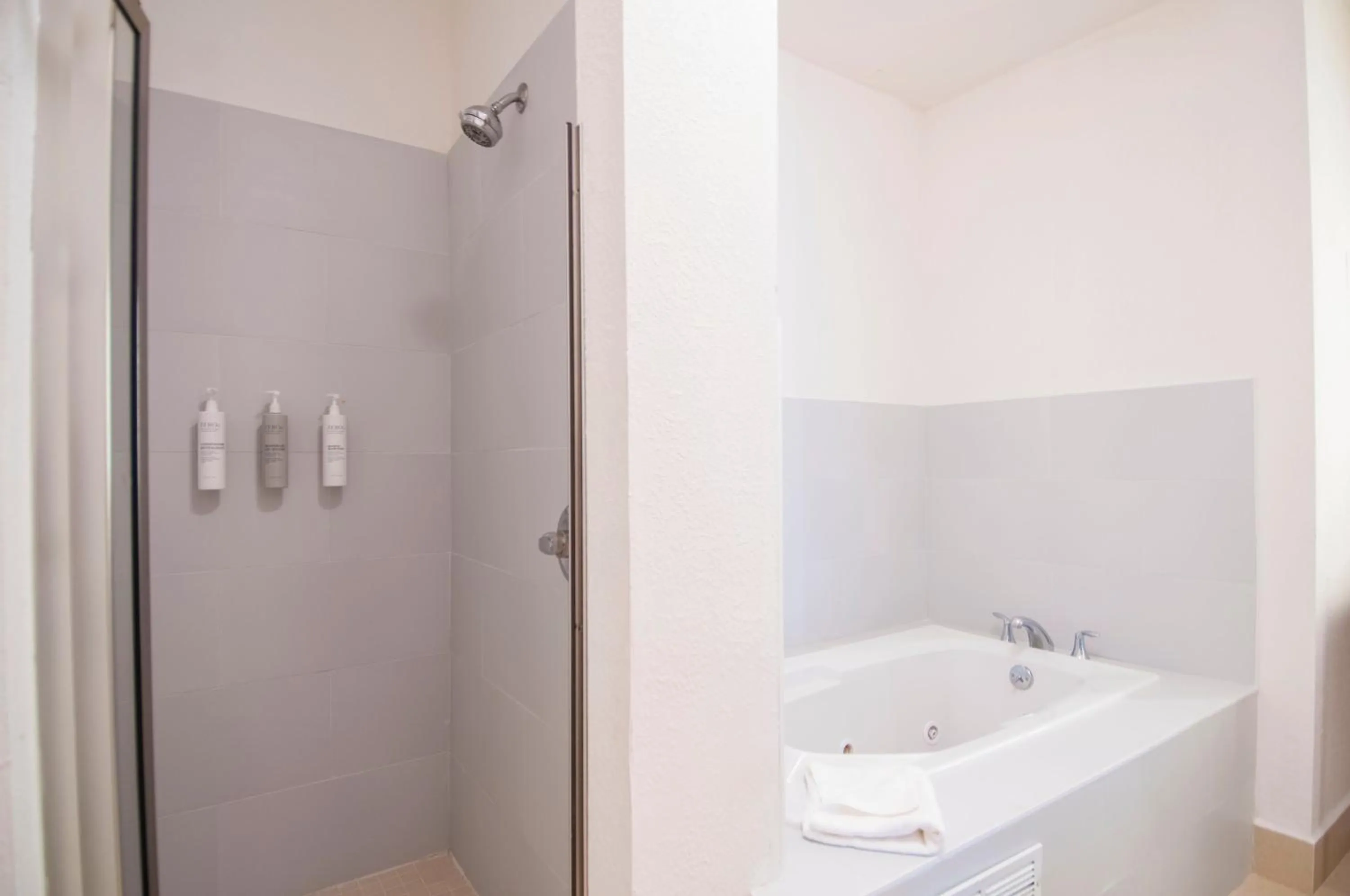 Bathroom in Hilton Garden Inn Hattiesburg