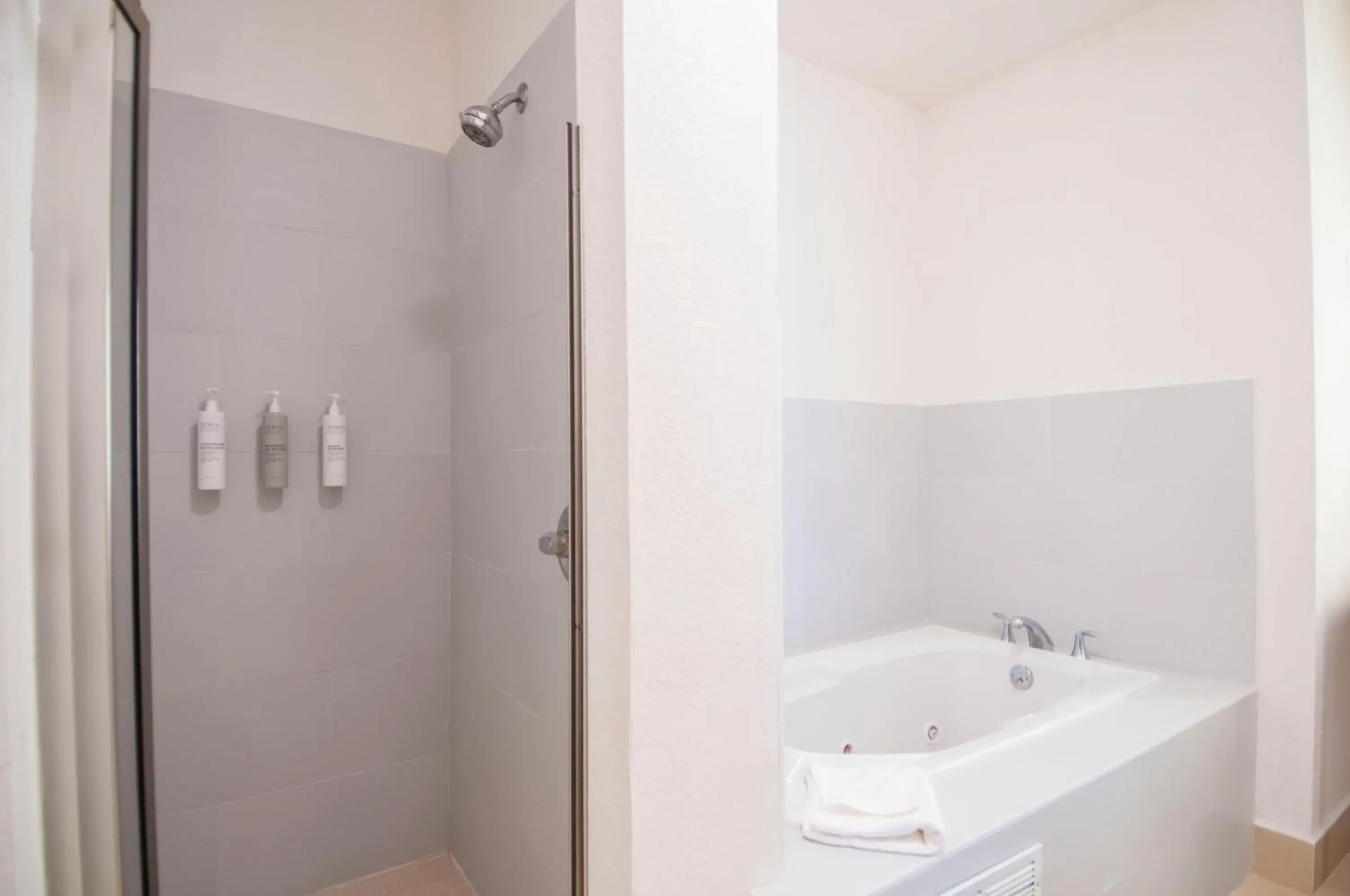 Bathroom in Hilton Garden Inn Hattiesburg Bathroom in Hilton Garden Inn Hattiesburg