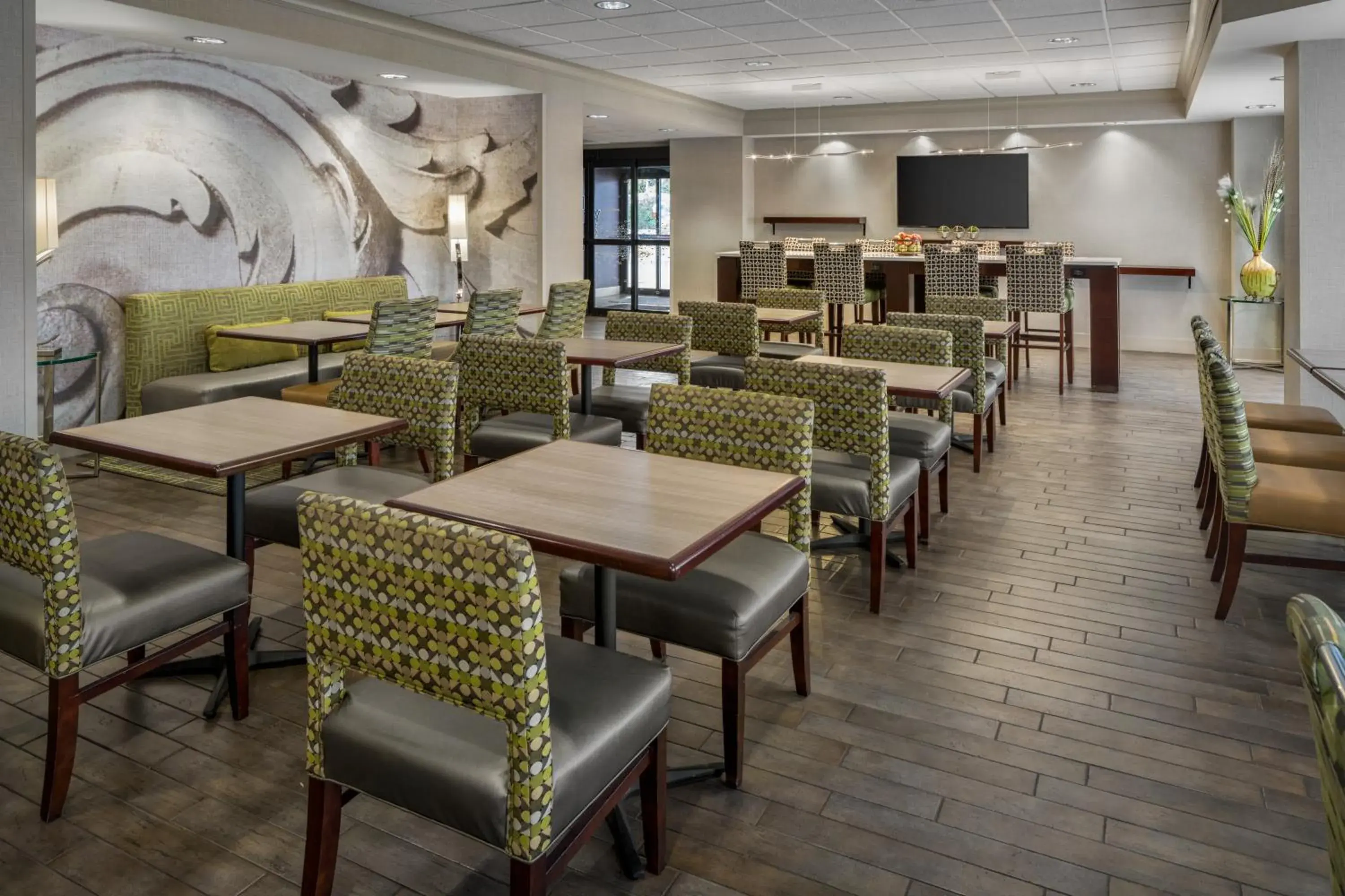 Restaurant/places to eat in Hampton Inn Rochester - Irondequoit Restaurant/places to eat in Hampton Inn Rochester - Irondequoit