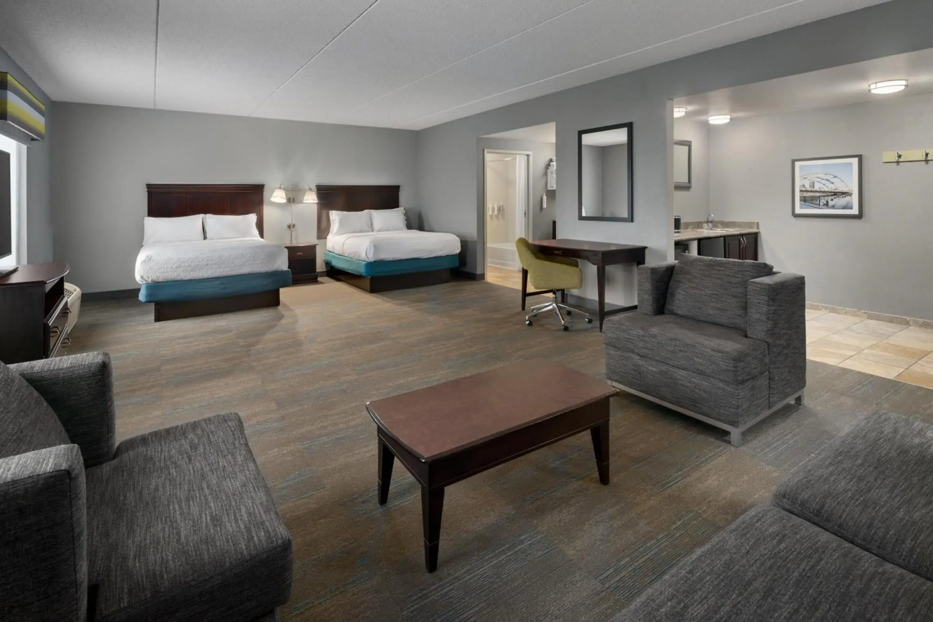 Bedroom, Bed in Hampton Inn Rochester - Irondequoit Bedroom, Bed in Hampton Inn Rochester - Irondequoit