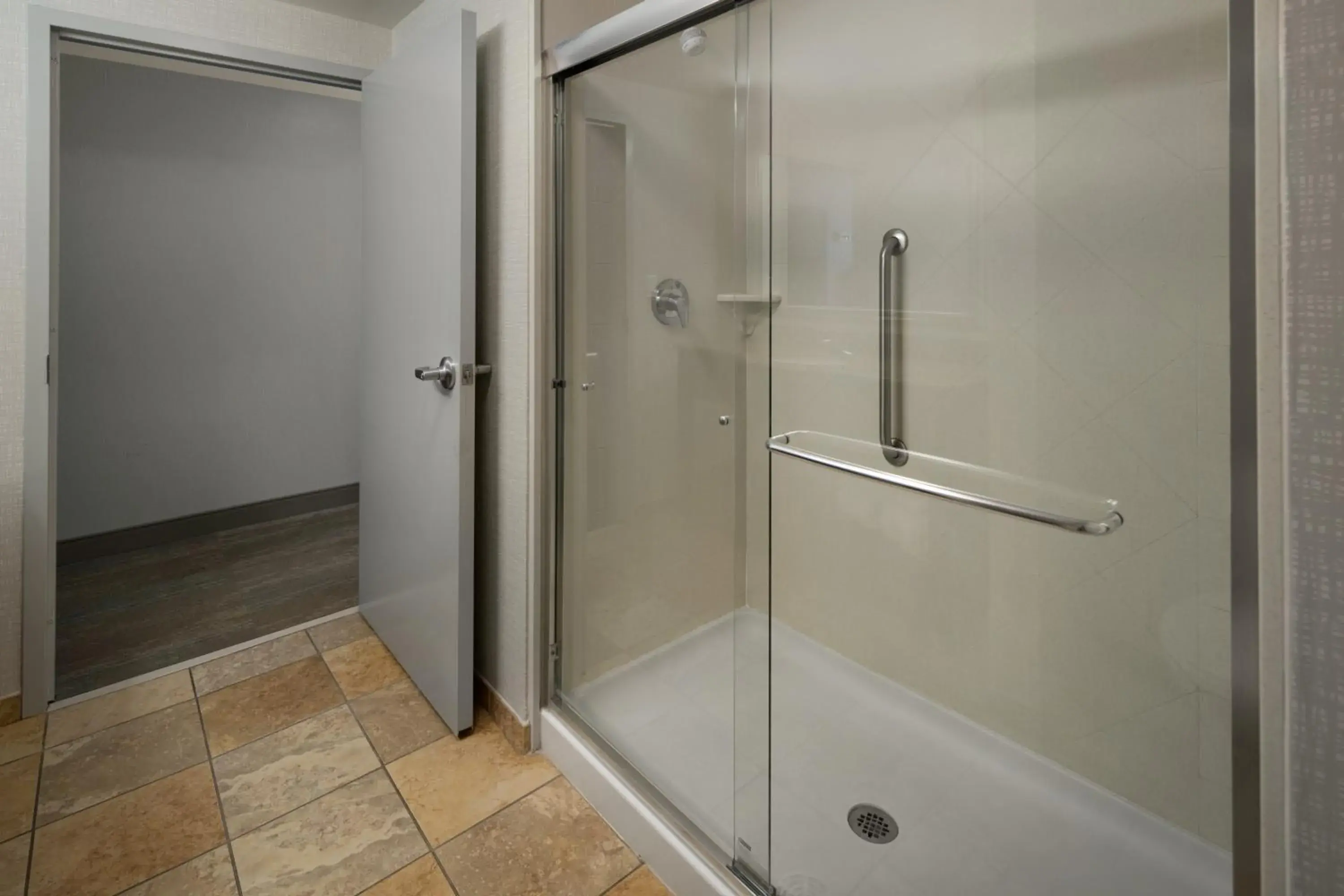 Bathroom in Hampton Inn Rochester - Irondequoit Bathroom in Hampton Inn Rochester - Irondequoit