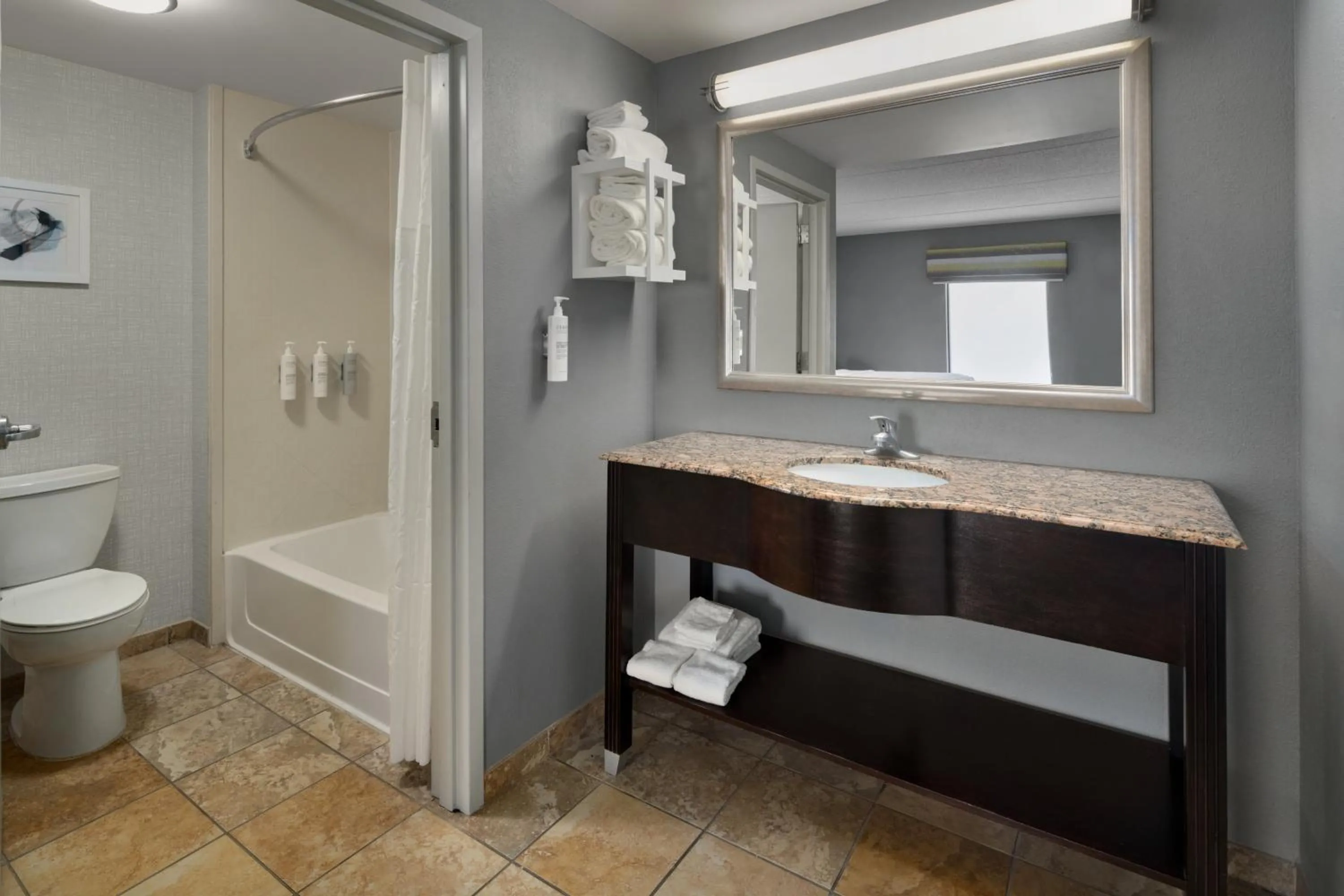 Bathroom in Hampton Inn Rochester - Irondequoit