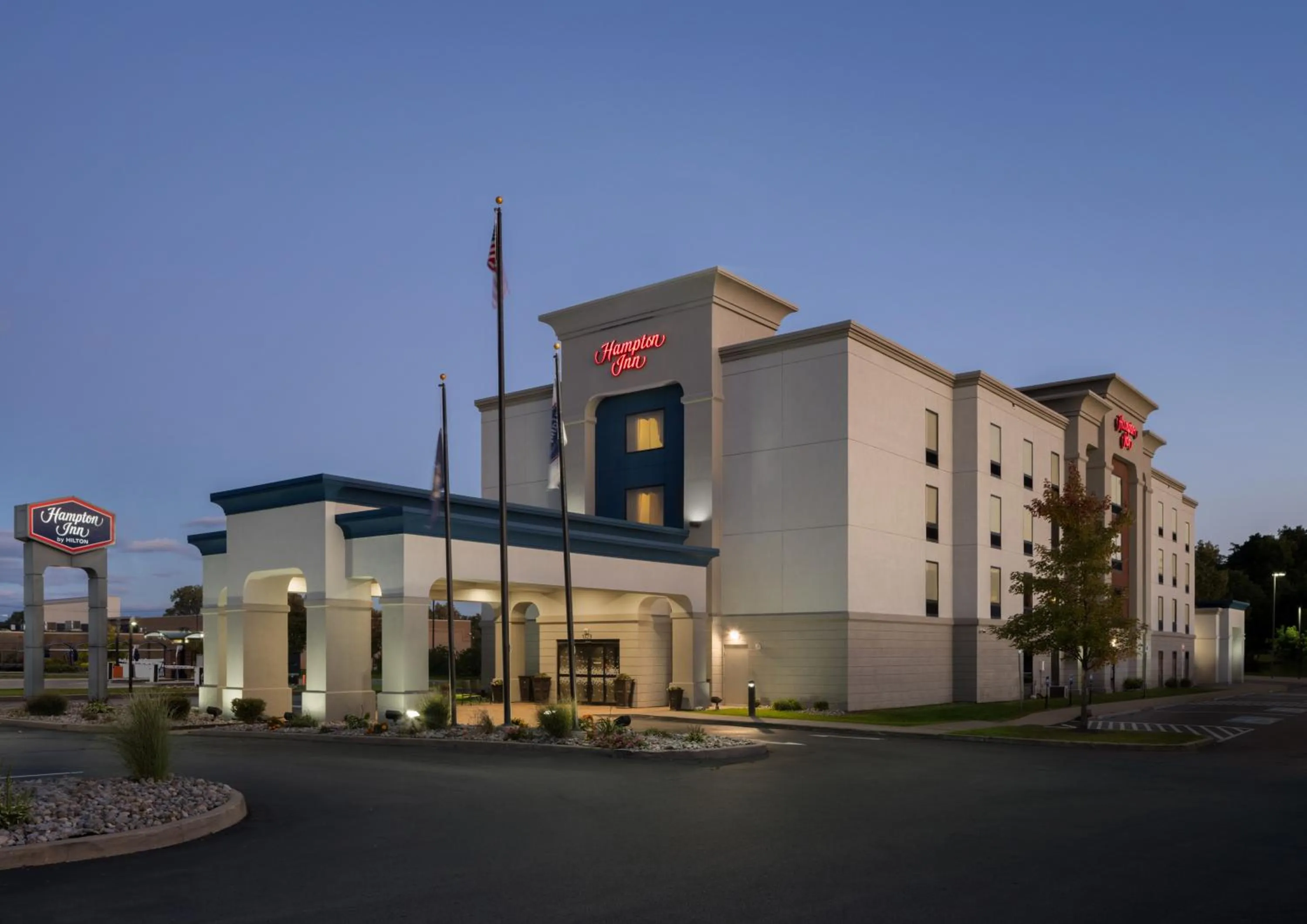 Property building in Hampton Inn Rochester - Irondequoit