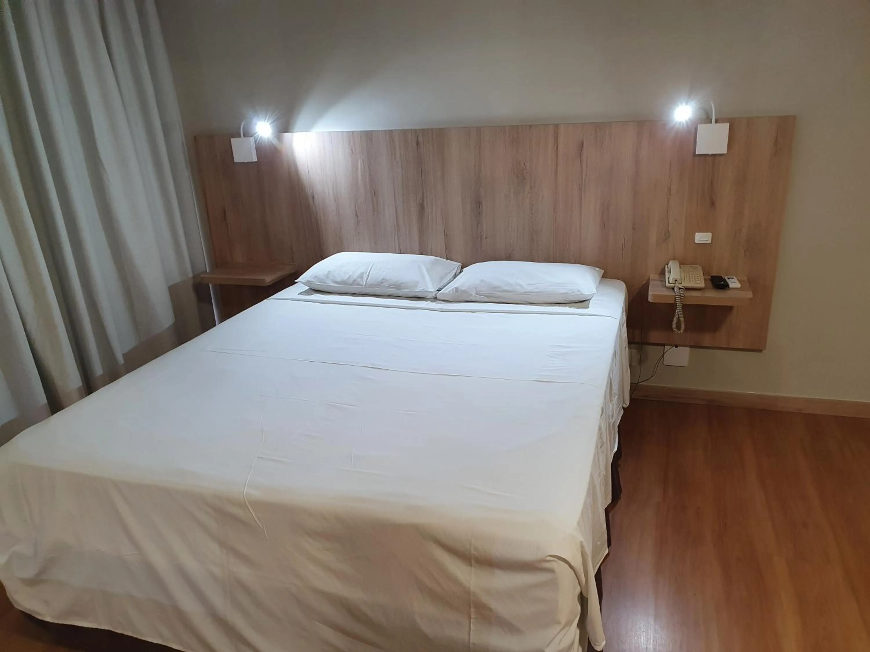 Bed in Alta Reggia Plaza Hotel