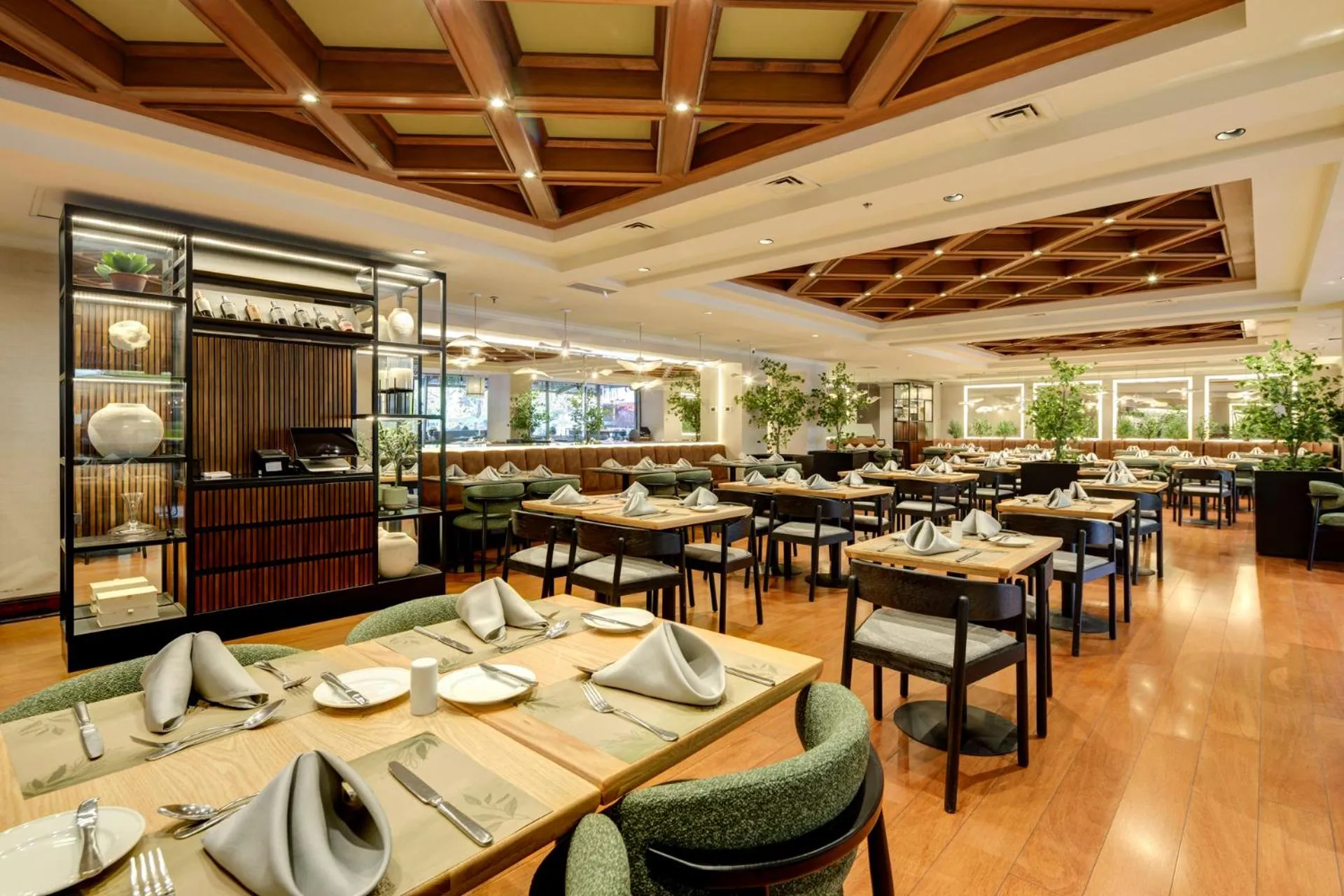 Restaurant/places to eat in Plaza El Bosque Ebro