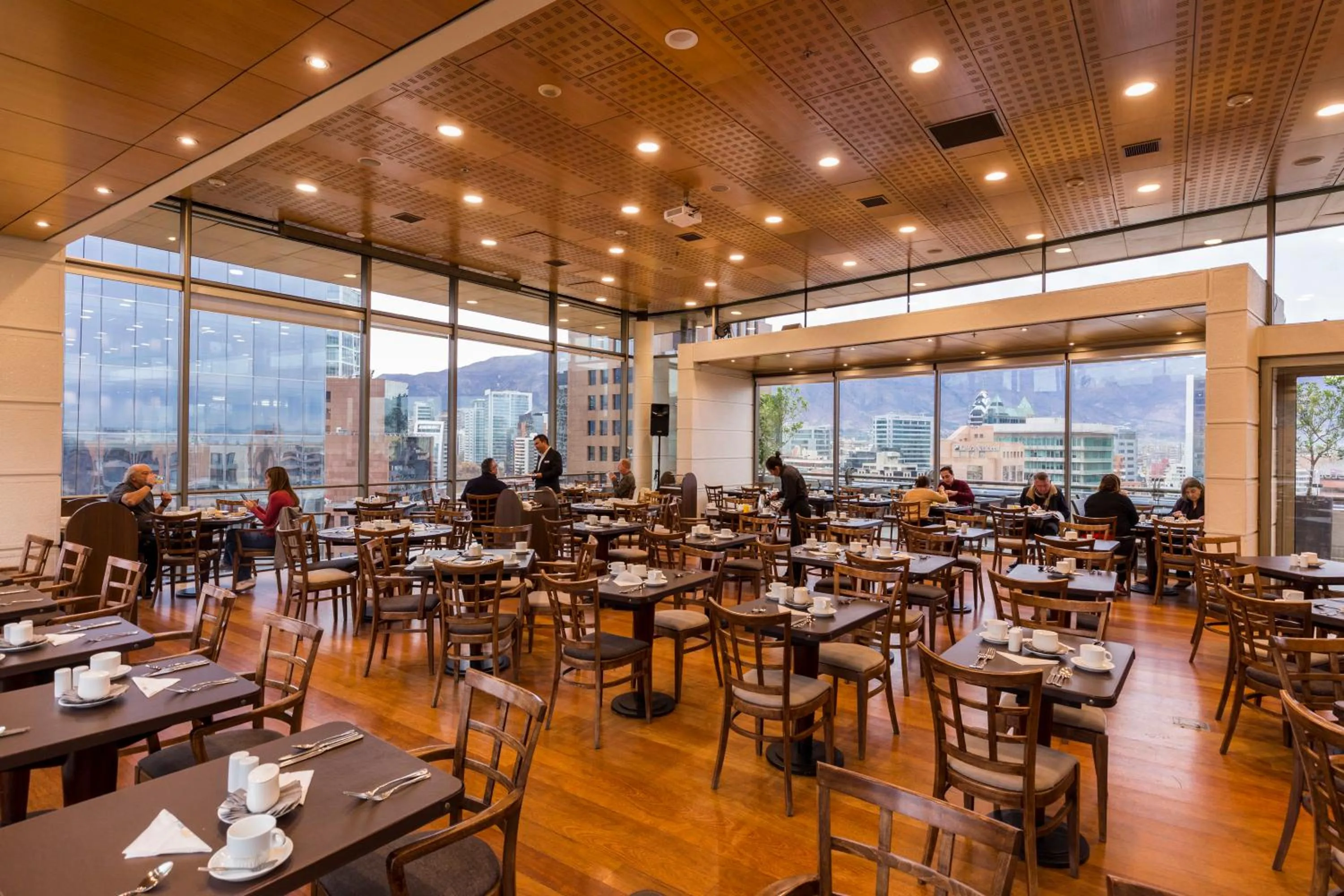 Restaurant/places to eat in Plaza El Bosque Ebro