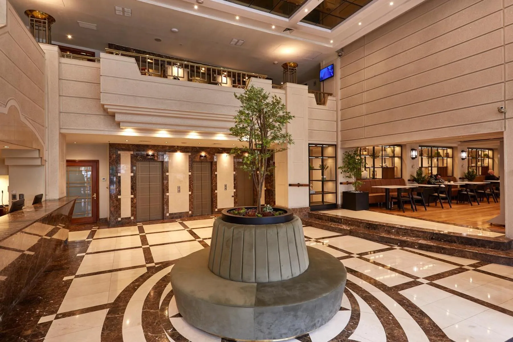 Restaurant/places to eat in Plaza El Bosque Ebro