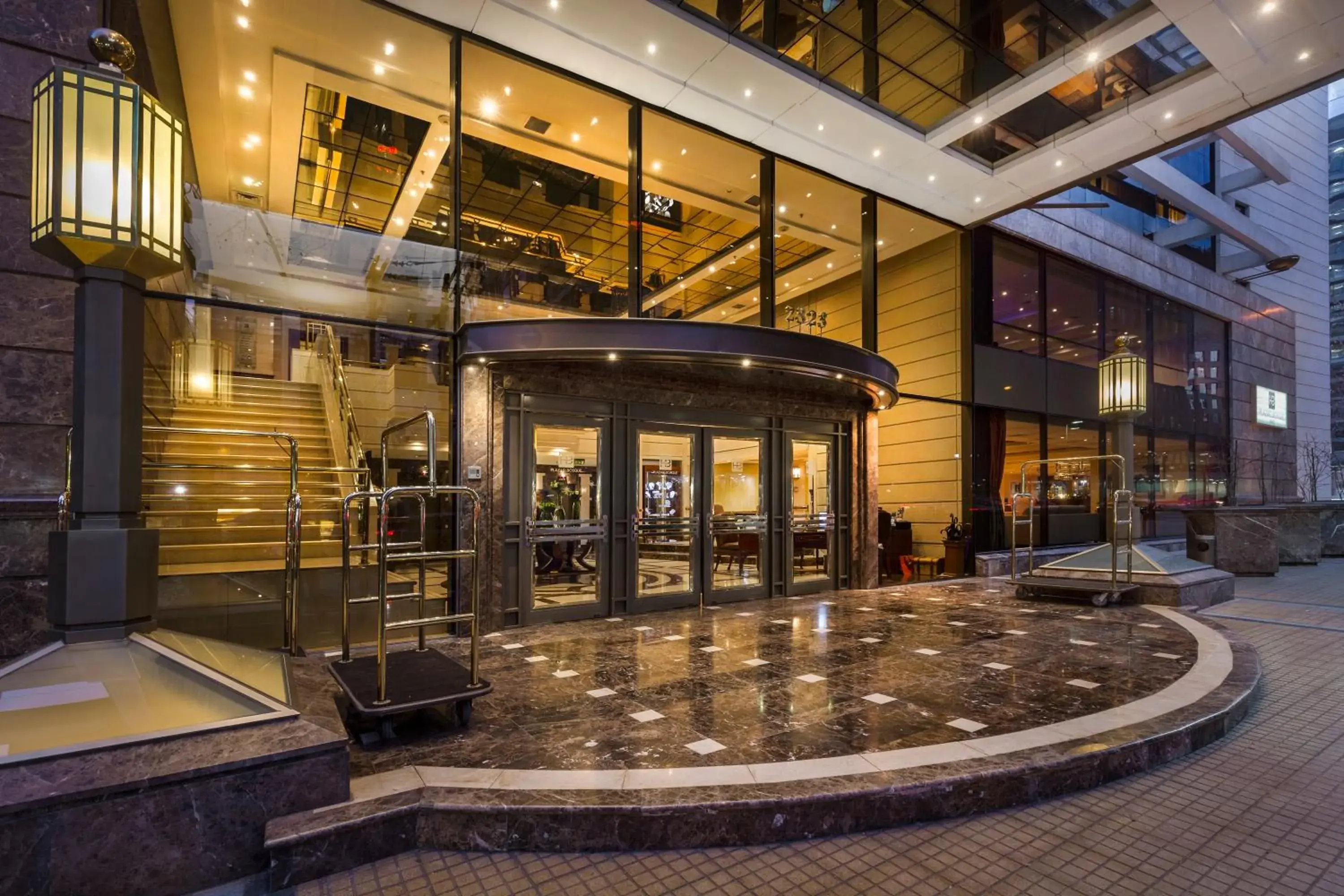 Facade/entrance in Plaza El Bosque Ebro Facade/entrance in Plaza El Bosque Ebro