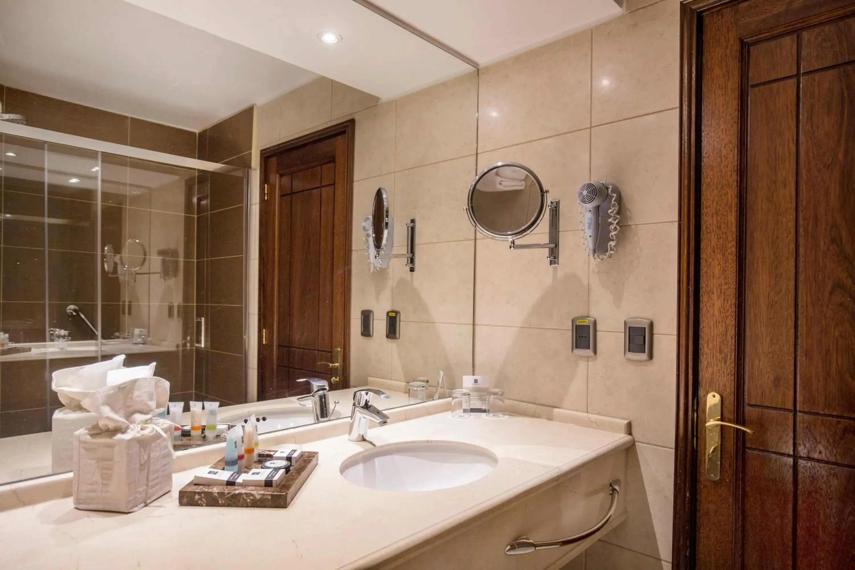 Bathroom in Plaza El Bosque Ebro Bathroom in Plaza El Bosque Ebro