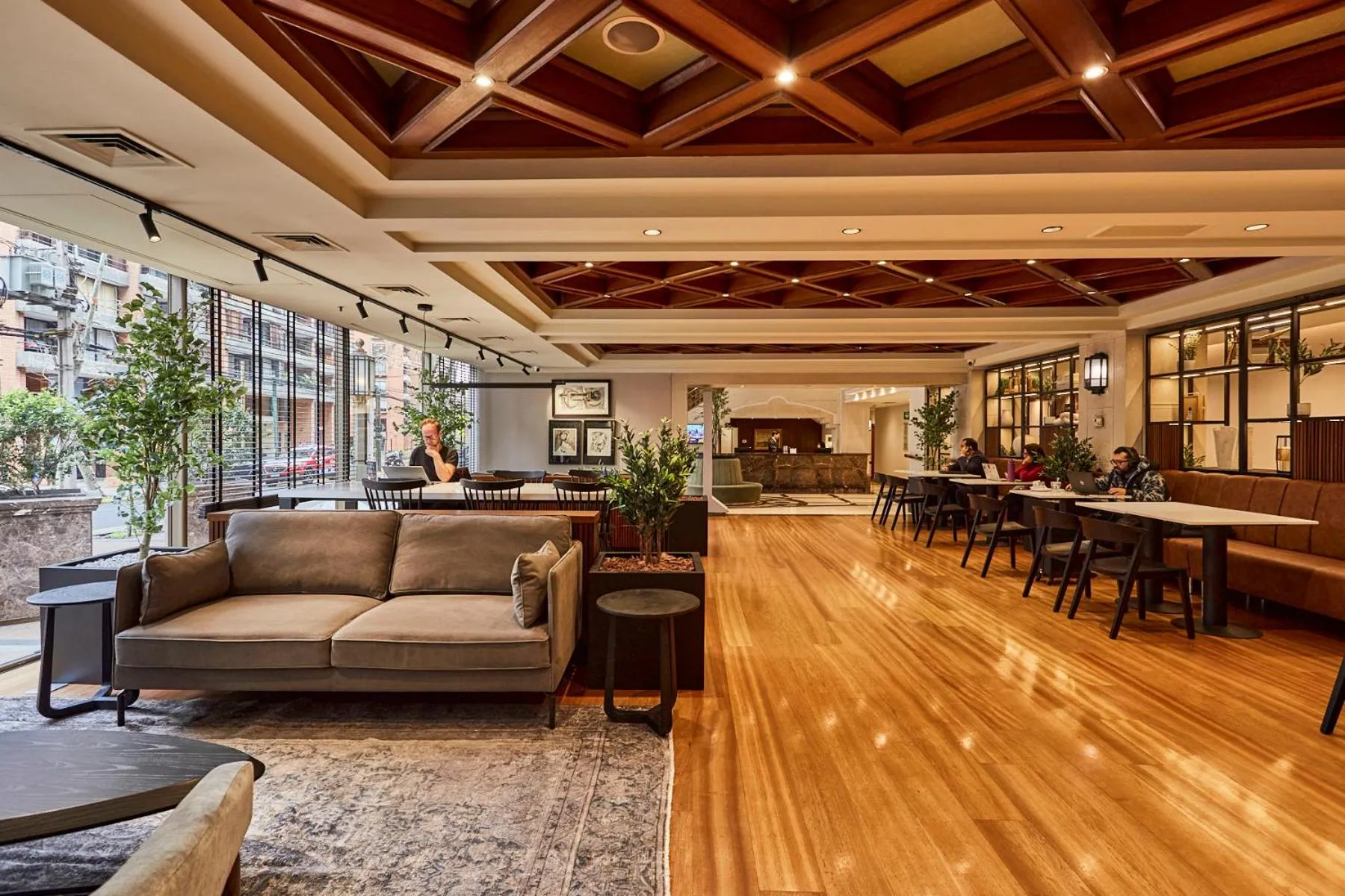 Restaurant/places to eat in Plaza El Bosque Ebro