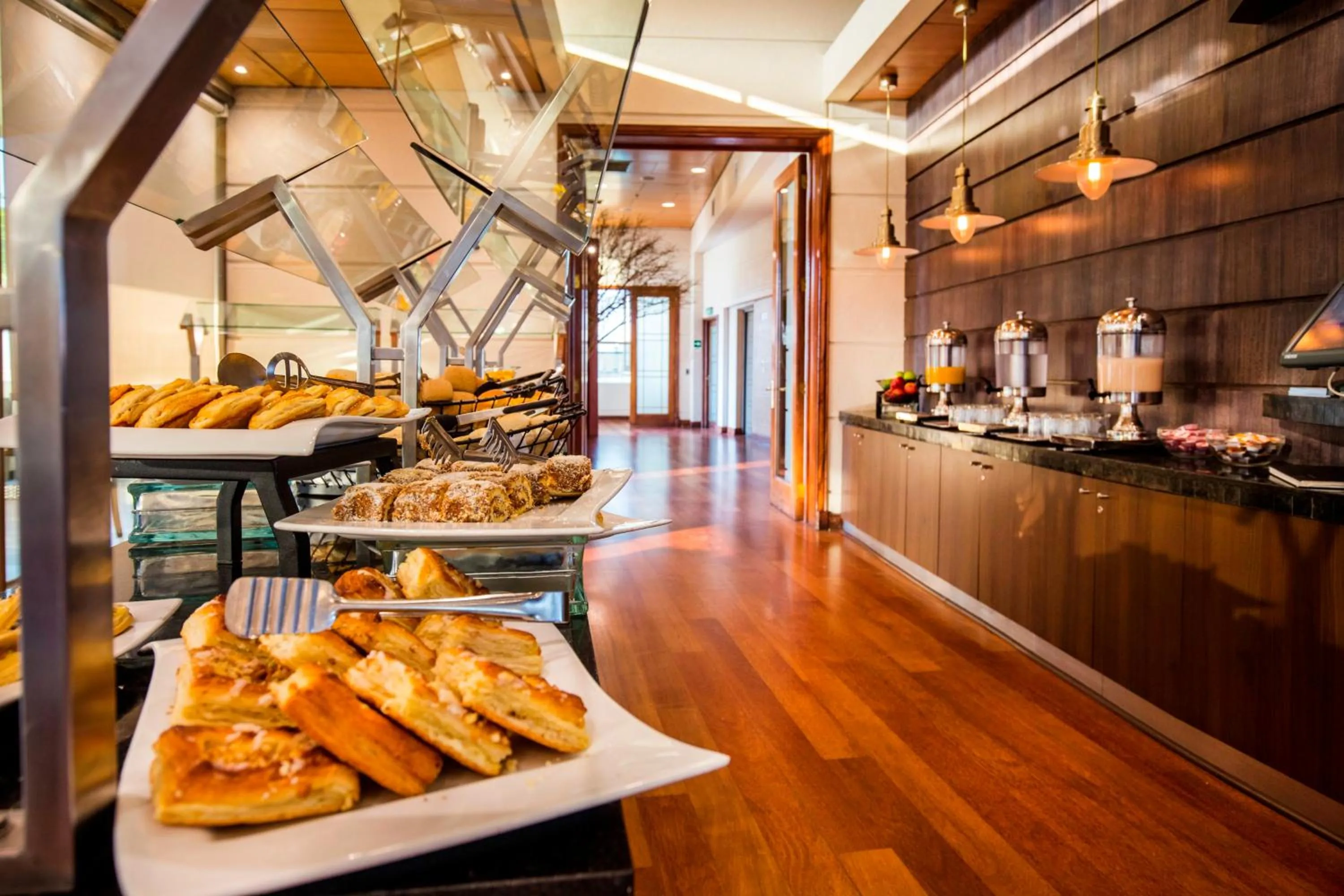 Food and drinks in Plaza El Bosque Ebro