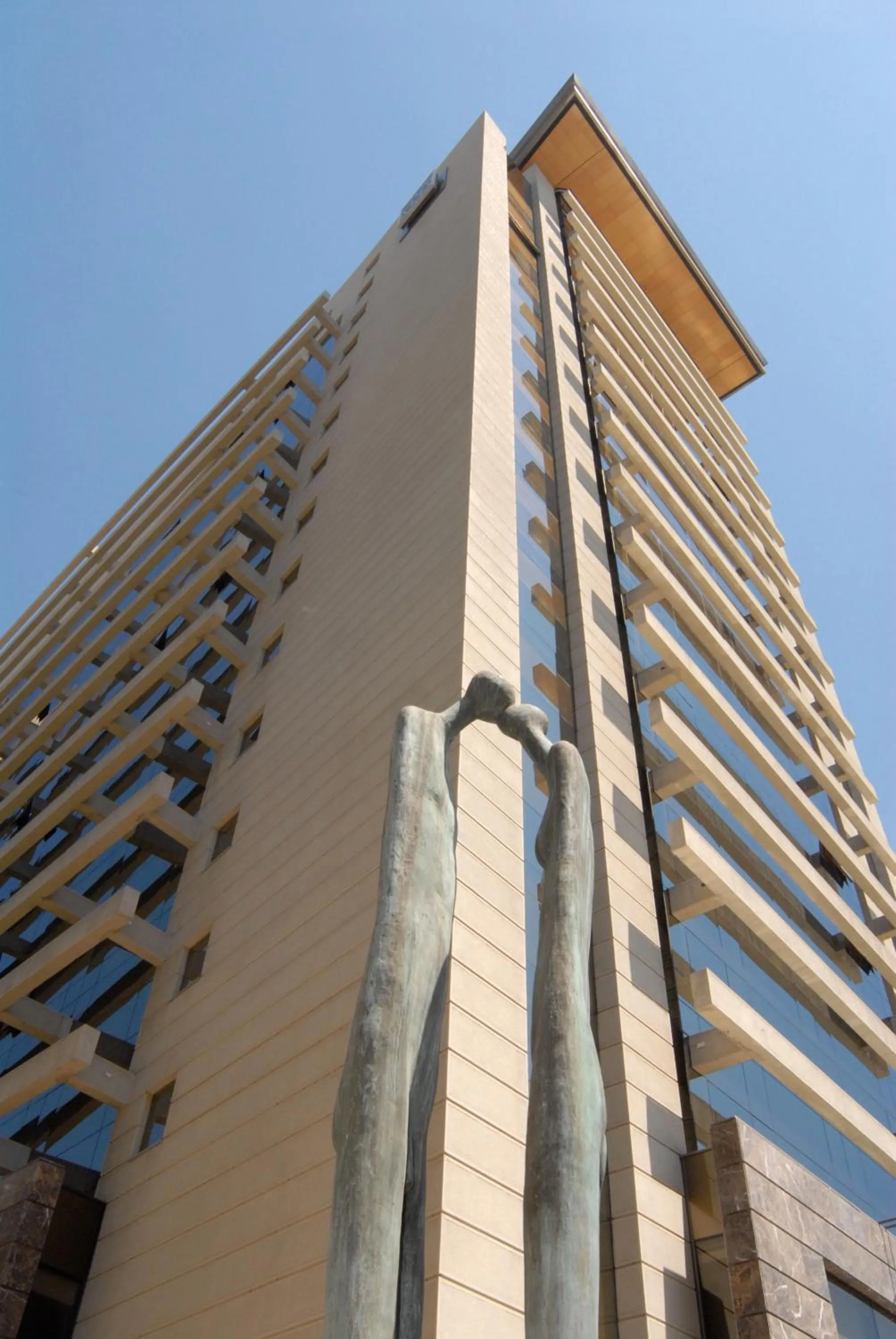 Facade/entrance in Plaza El Bosque Ebro
