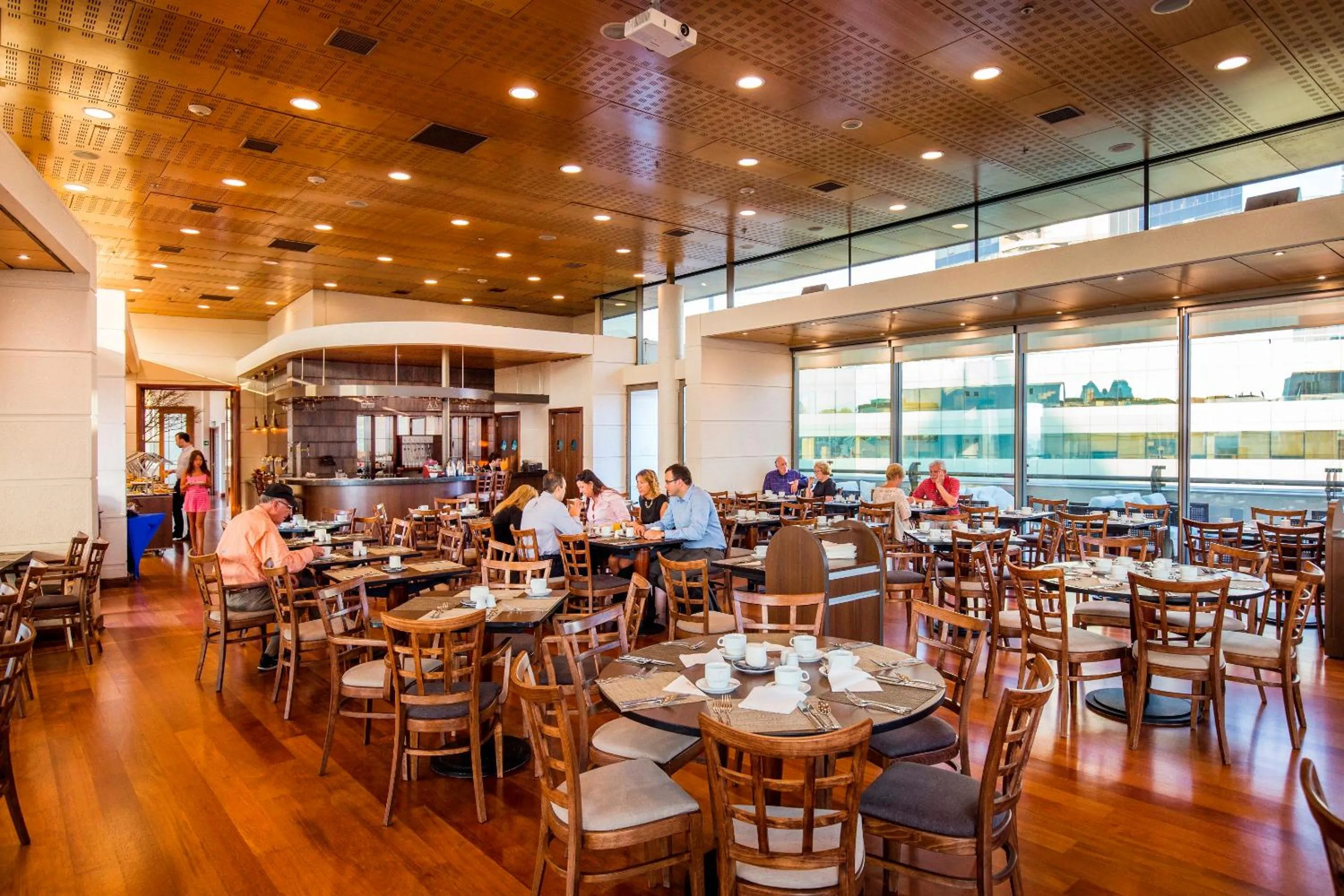 Restaurant/places to eat in Plaza El Bosque Ebro