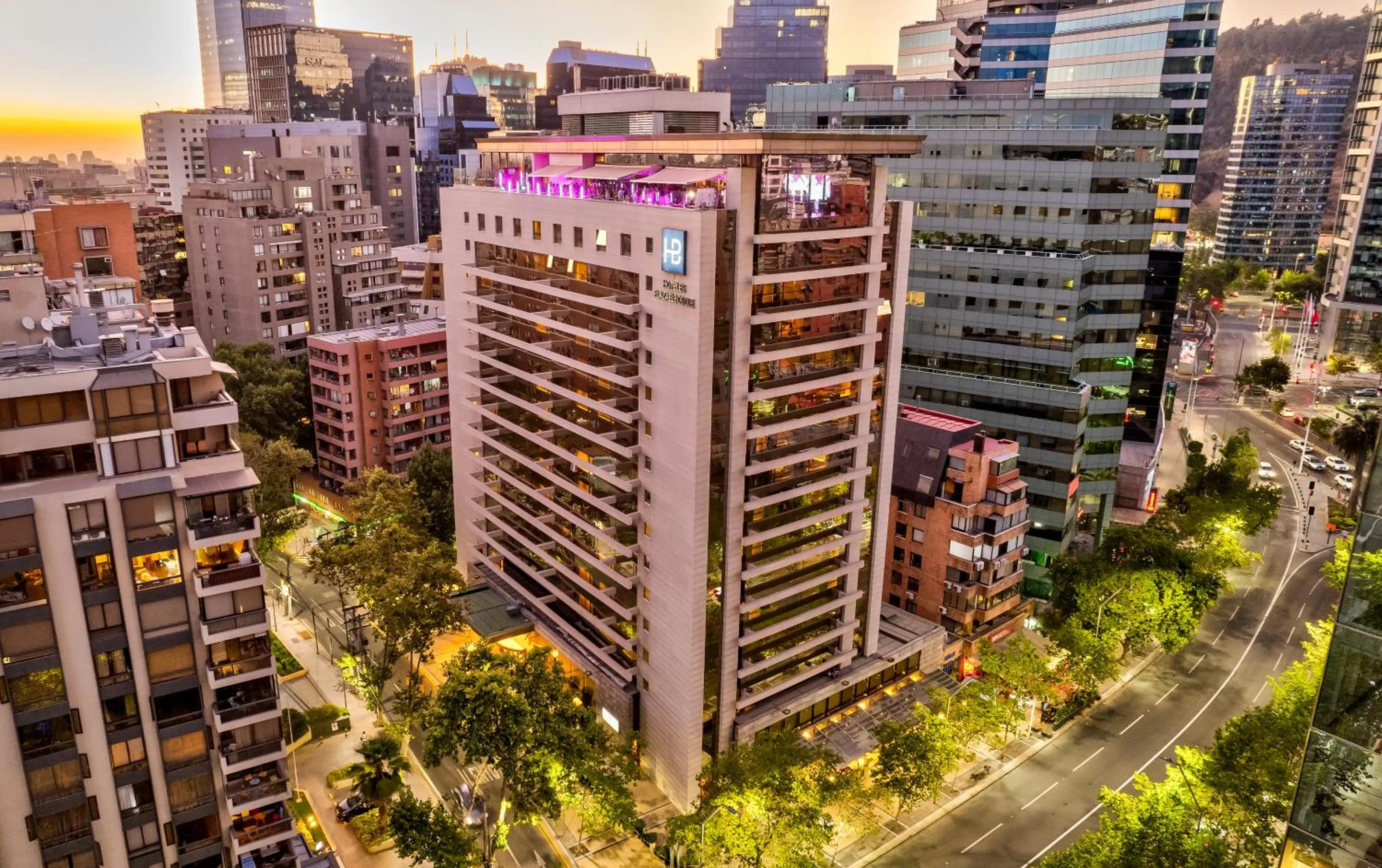 Property building in Plaza El Bosque Ebro