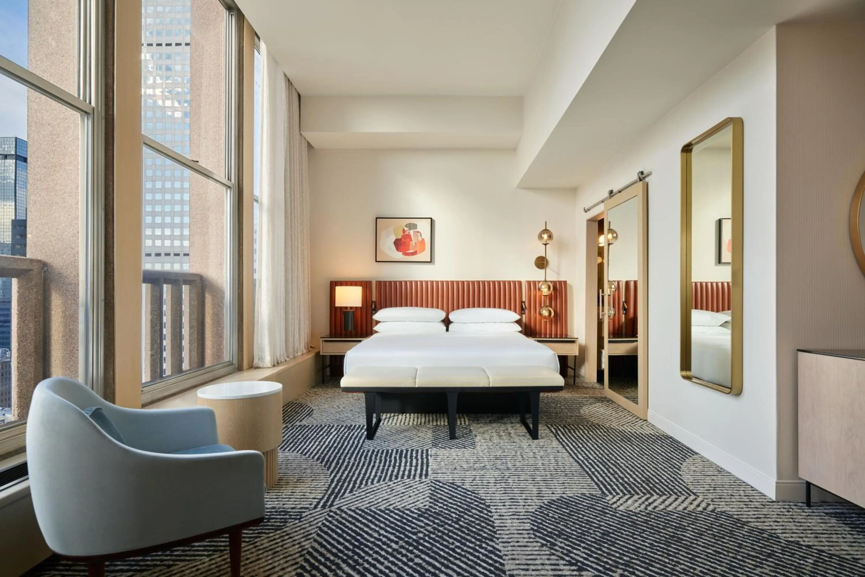 Photo of the whole room, Bed in Sheraton Denver Downtown Hotel