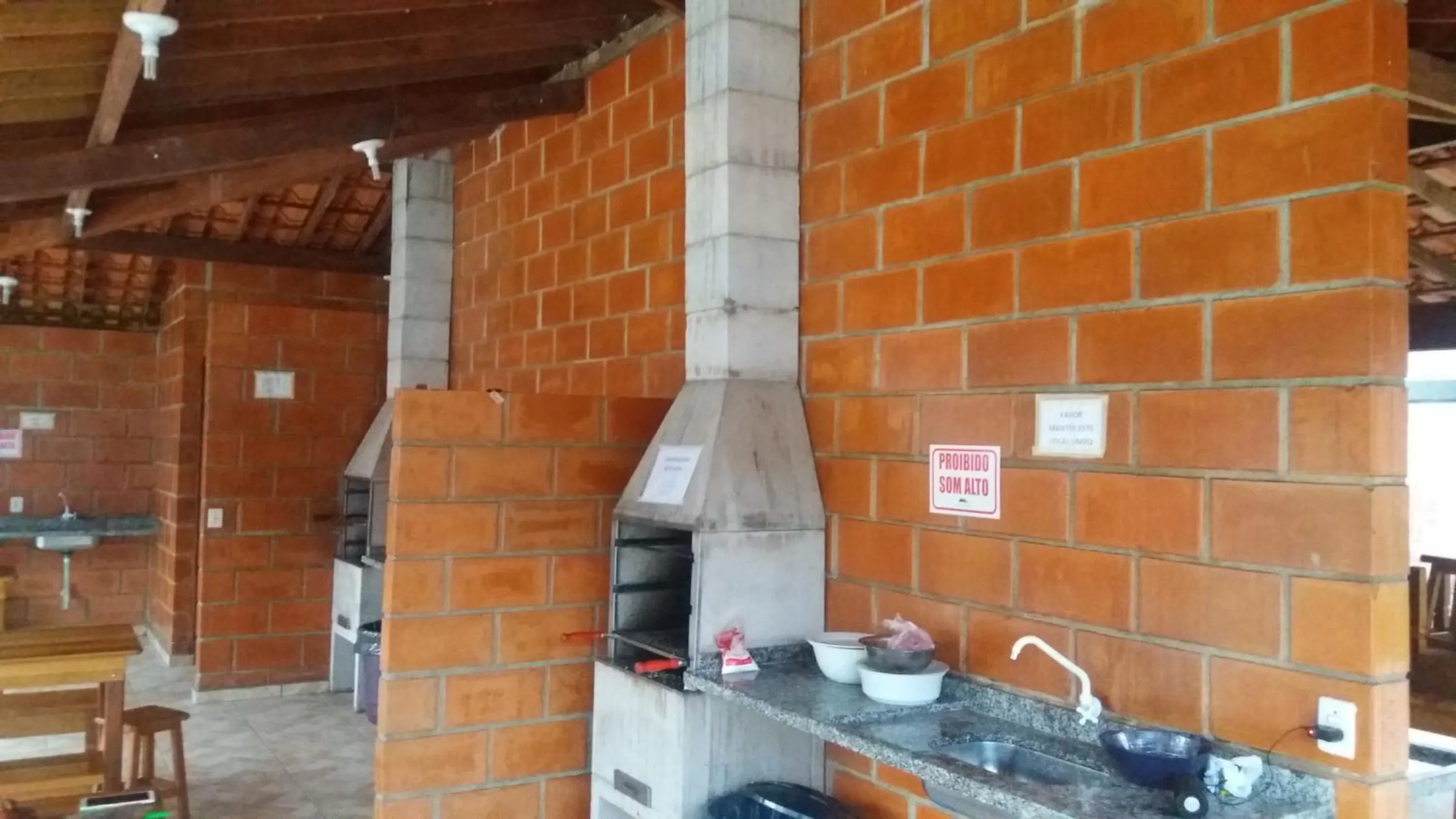 BBQ facilities in Maranduba Ville II