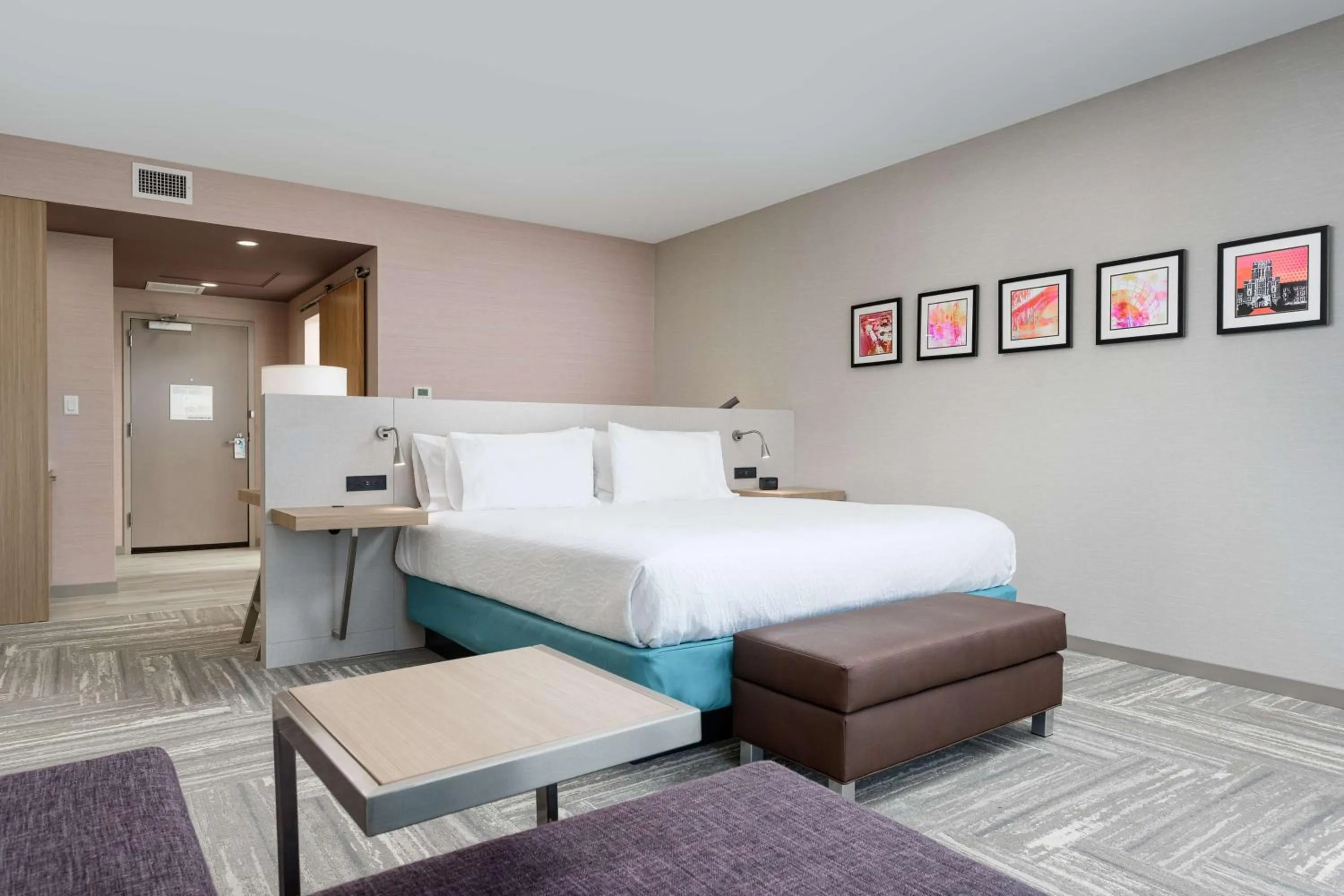 Bed in Hilton Garden Inn Knoxville Papermill Drive, Tn