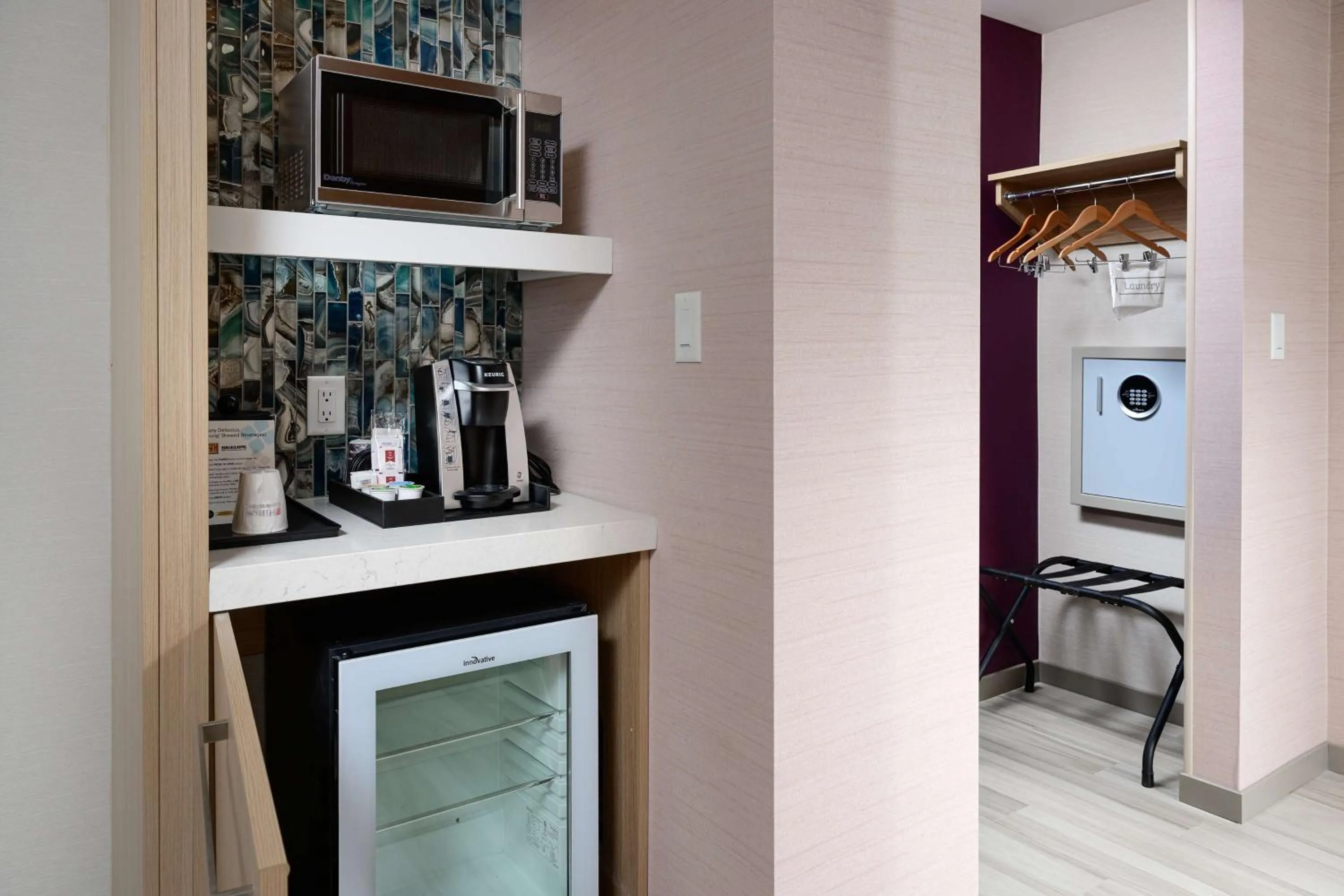 Bedroom in Hilton Garden Inn Knoxville Papermill Drive, Tn