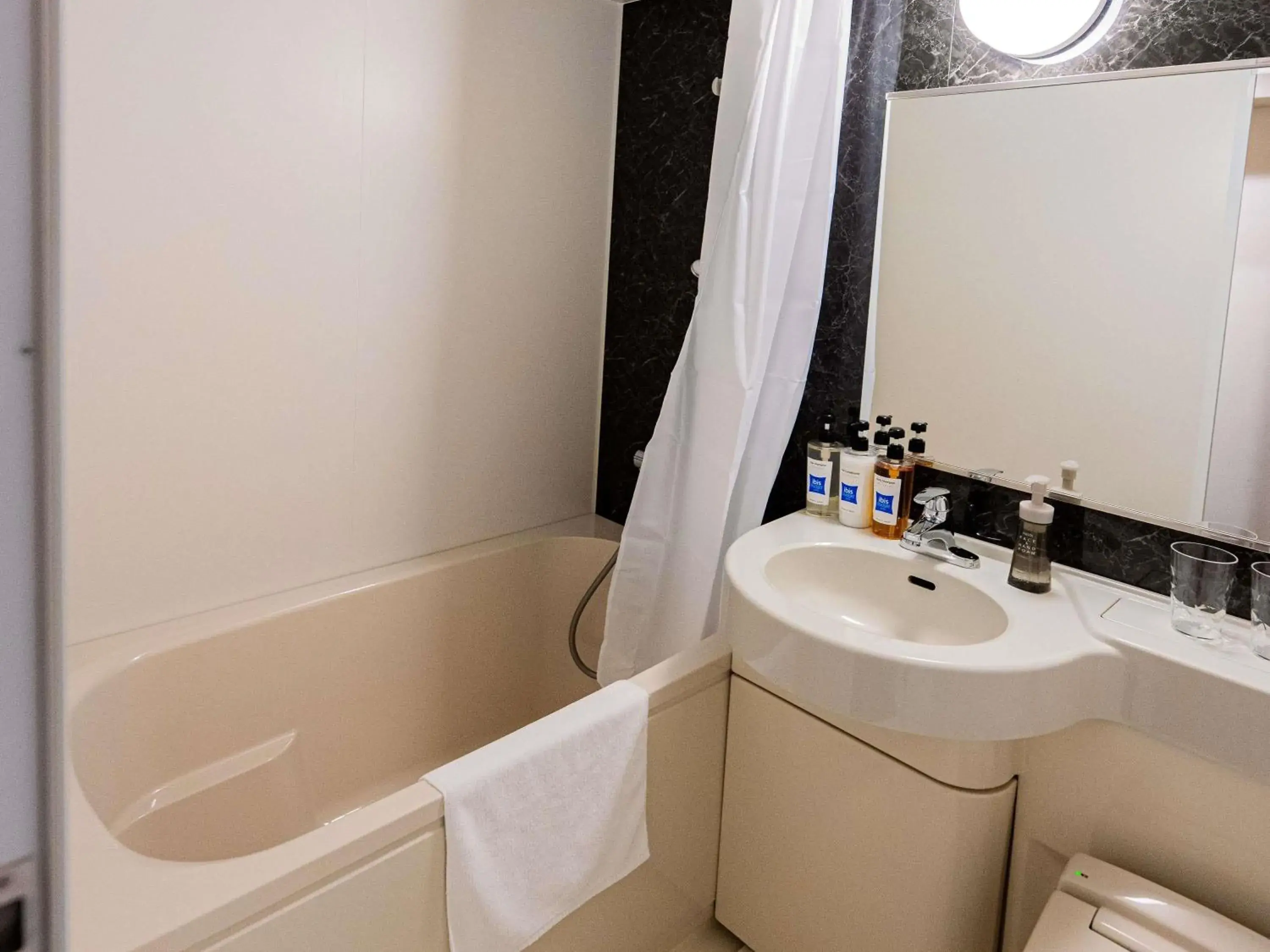 Bedroom in ibis Budget Osaka Umeda Bedroom in ibis Budget Osaka Umeda