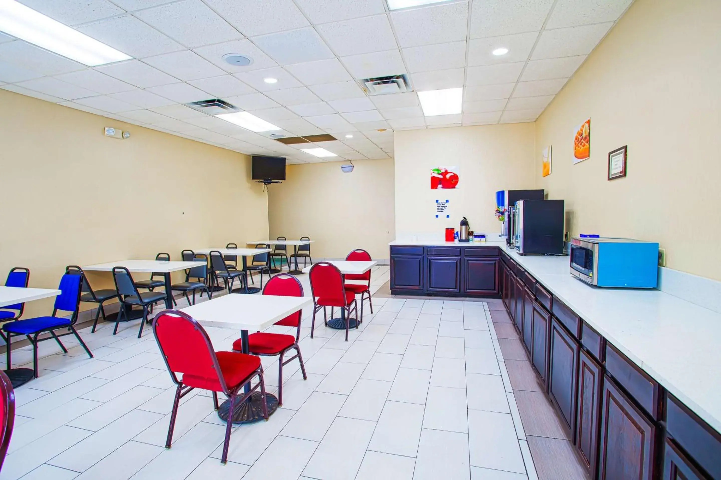 Breakfast in Americas Best Value Inn Winston-Salem Breakfast in Americas Best Value Inn Winston-Salem