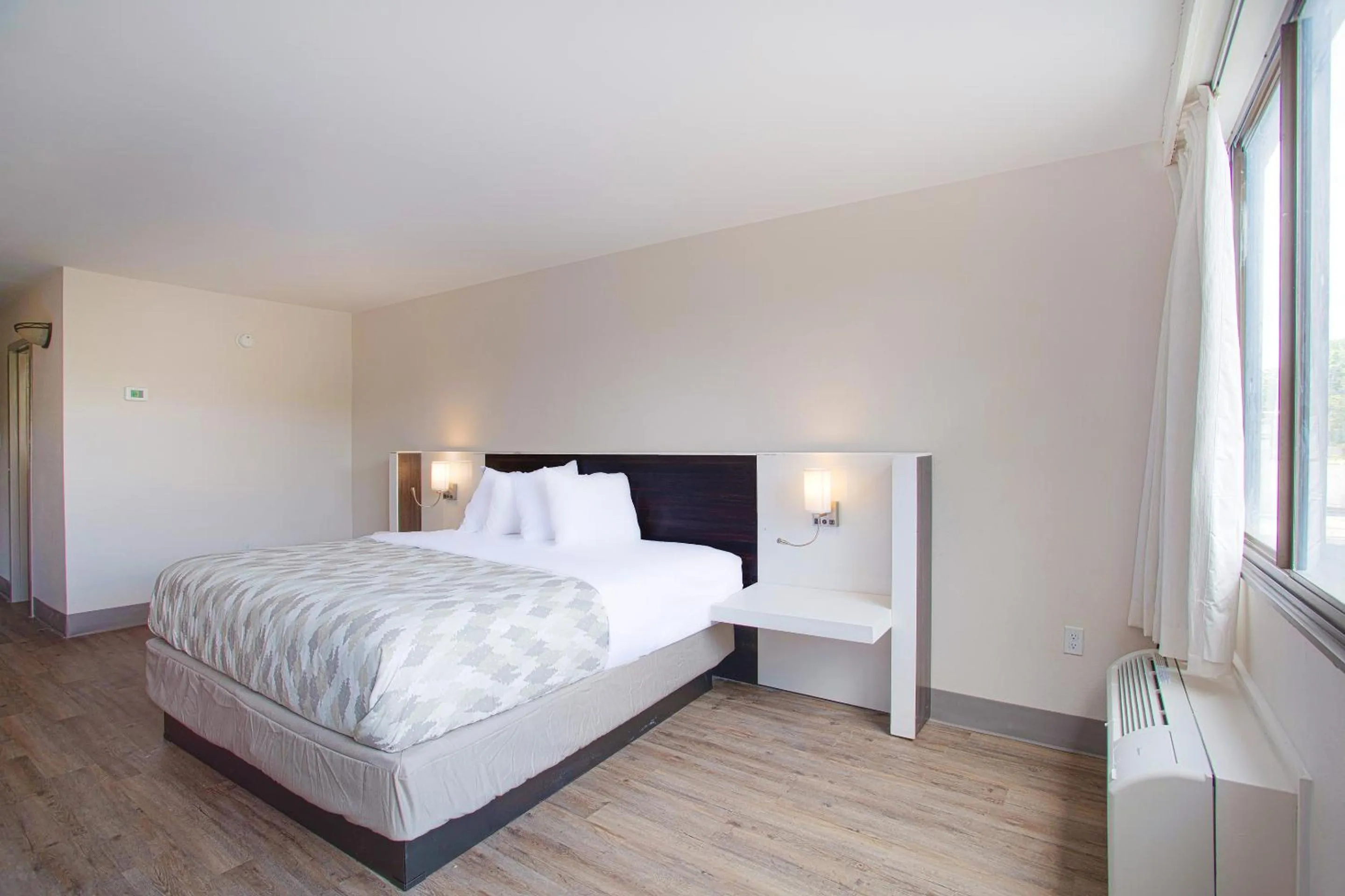 Bed in Americas Best Value Inn Winston-Salem