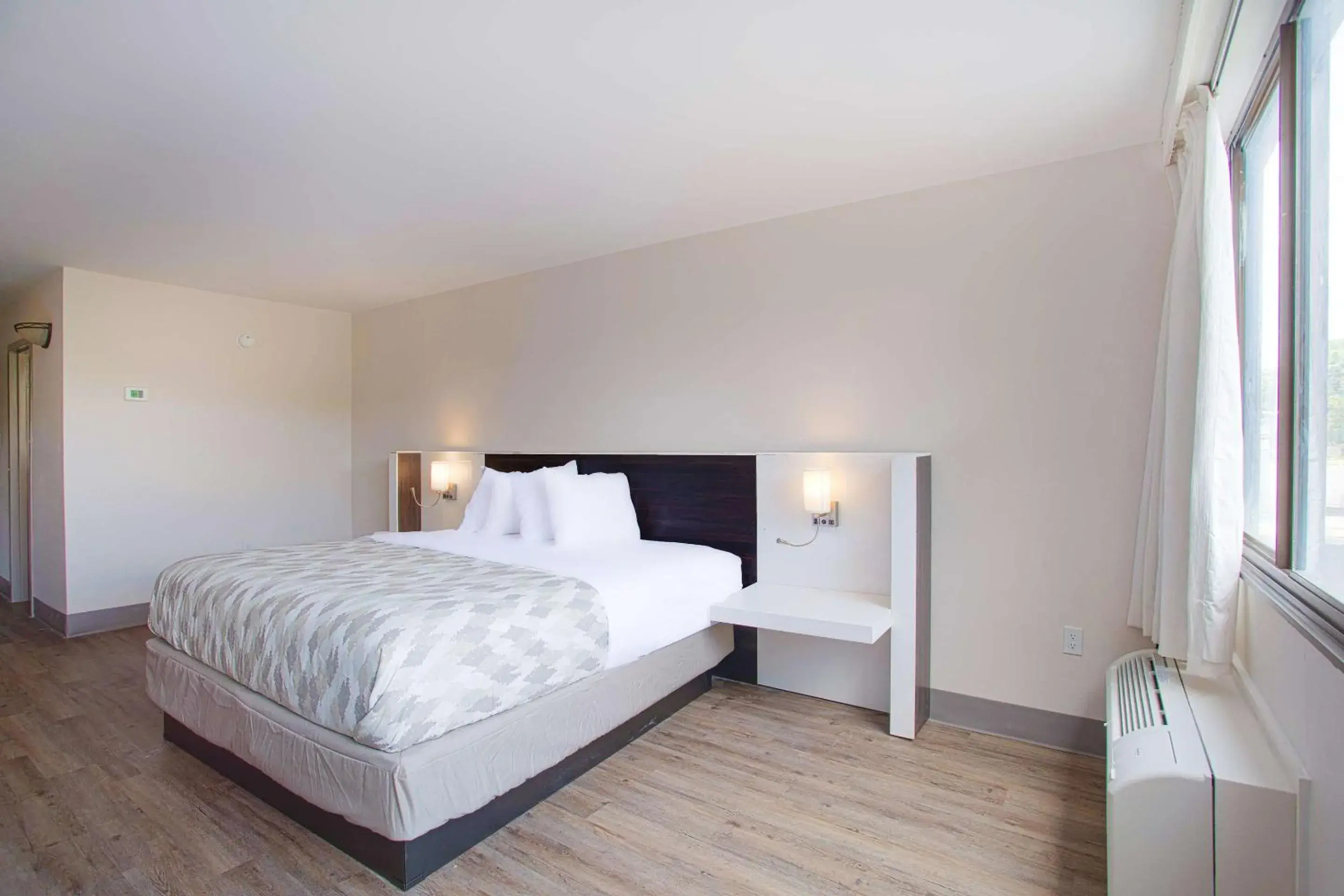 Bedroom, Bed in Americas Best Value Inn Winston-Salem Bedroom, Bed in Americas Best Value Inn Winston-Salem