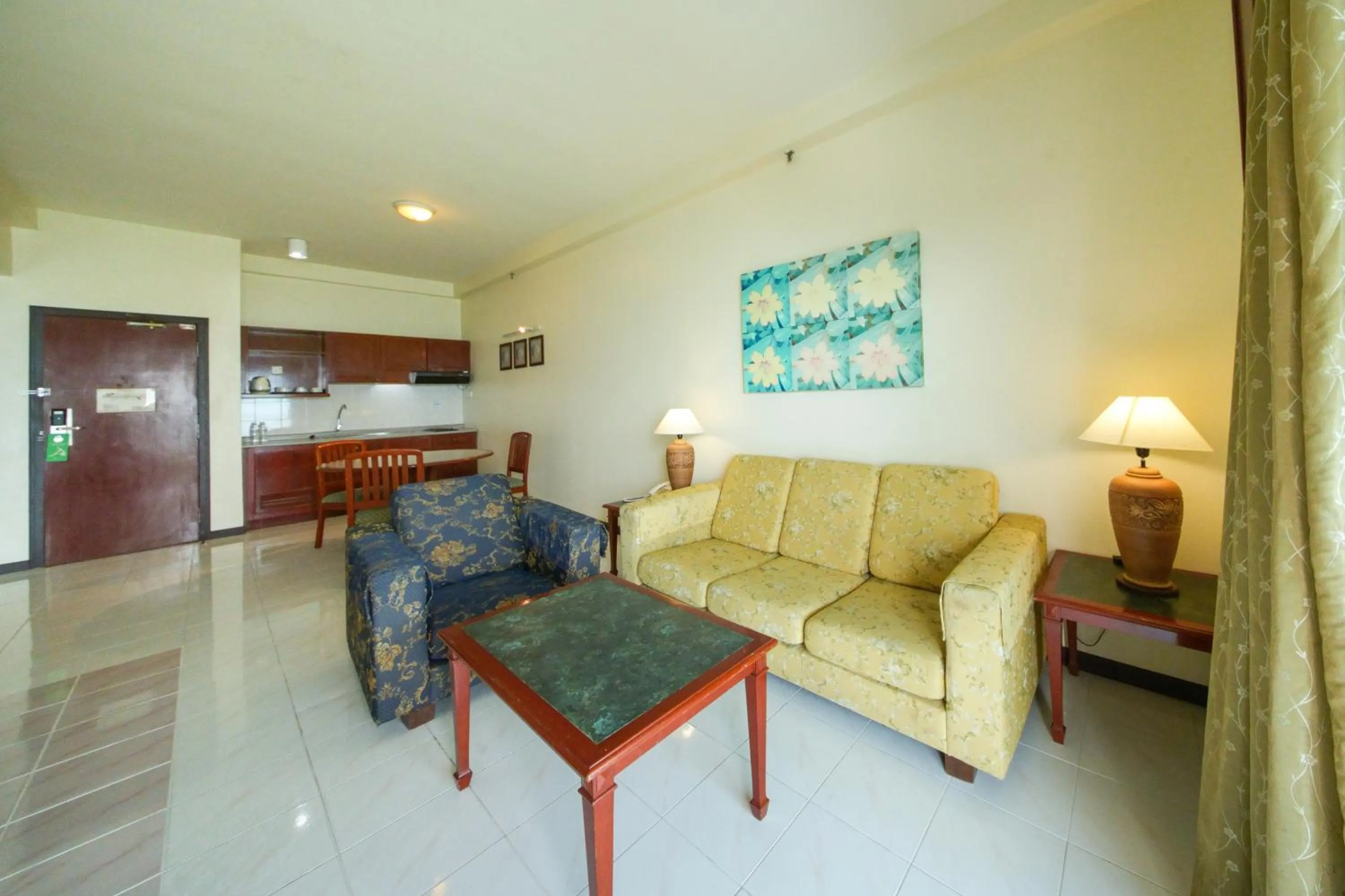 Living room in Rainbow Paradise Beach Resort