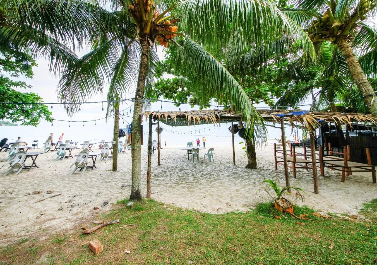 Beach in Rainbow Paradise Beach Resort