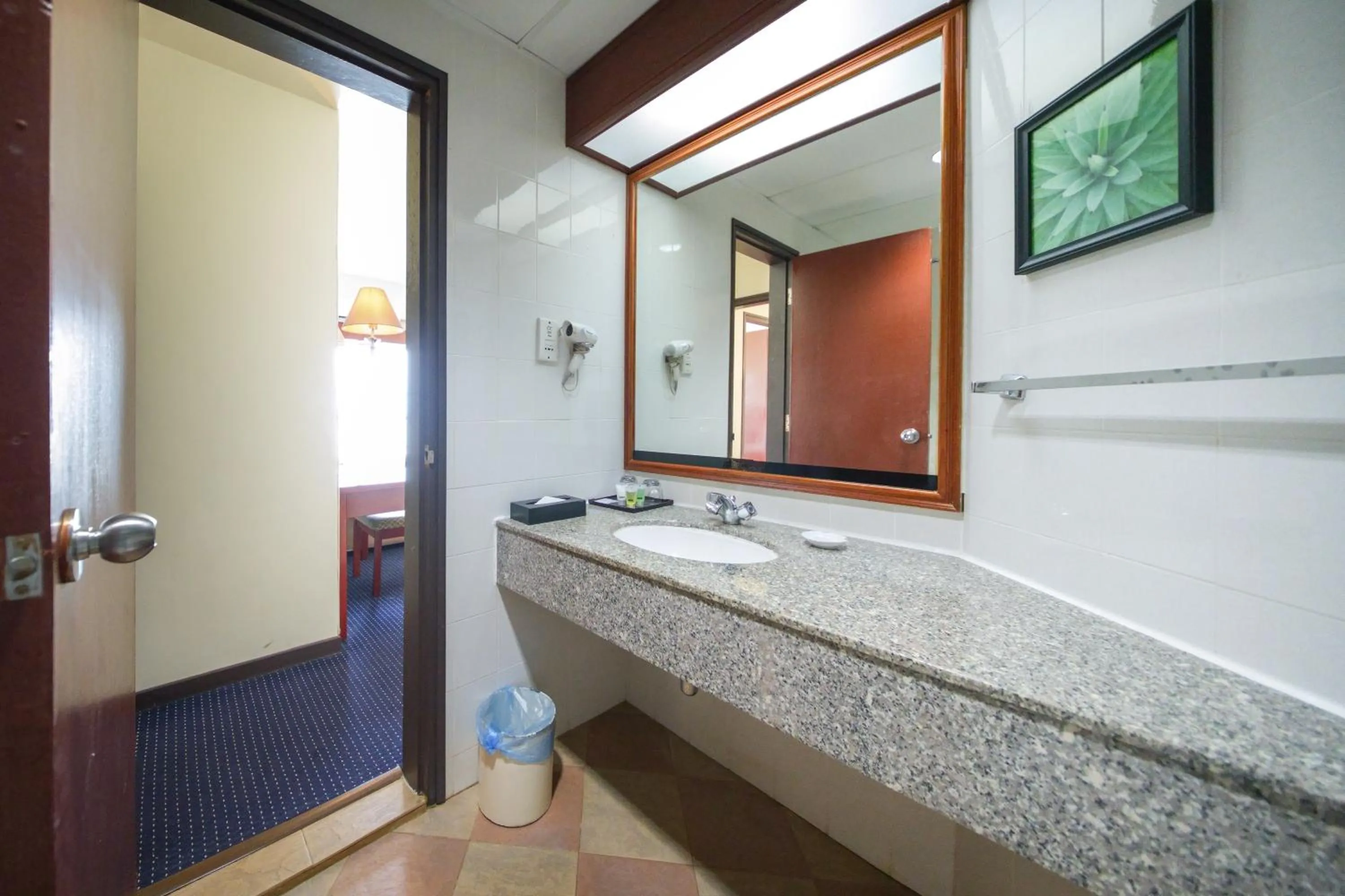 Bathroom in Rainbow Paradise Beach Resort