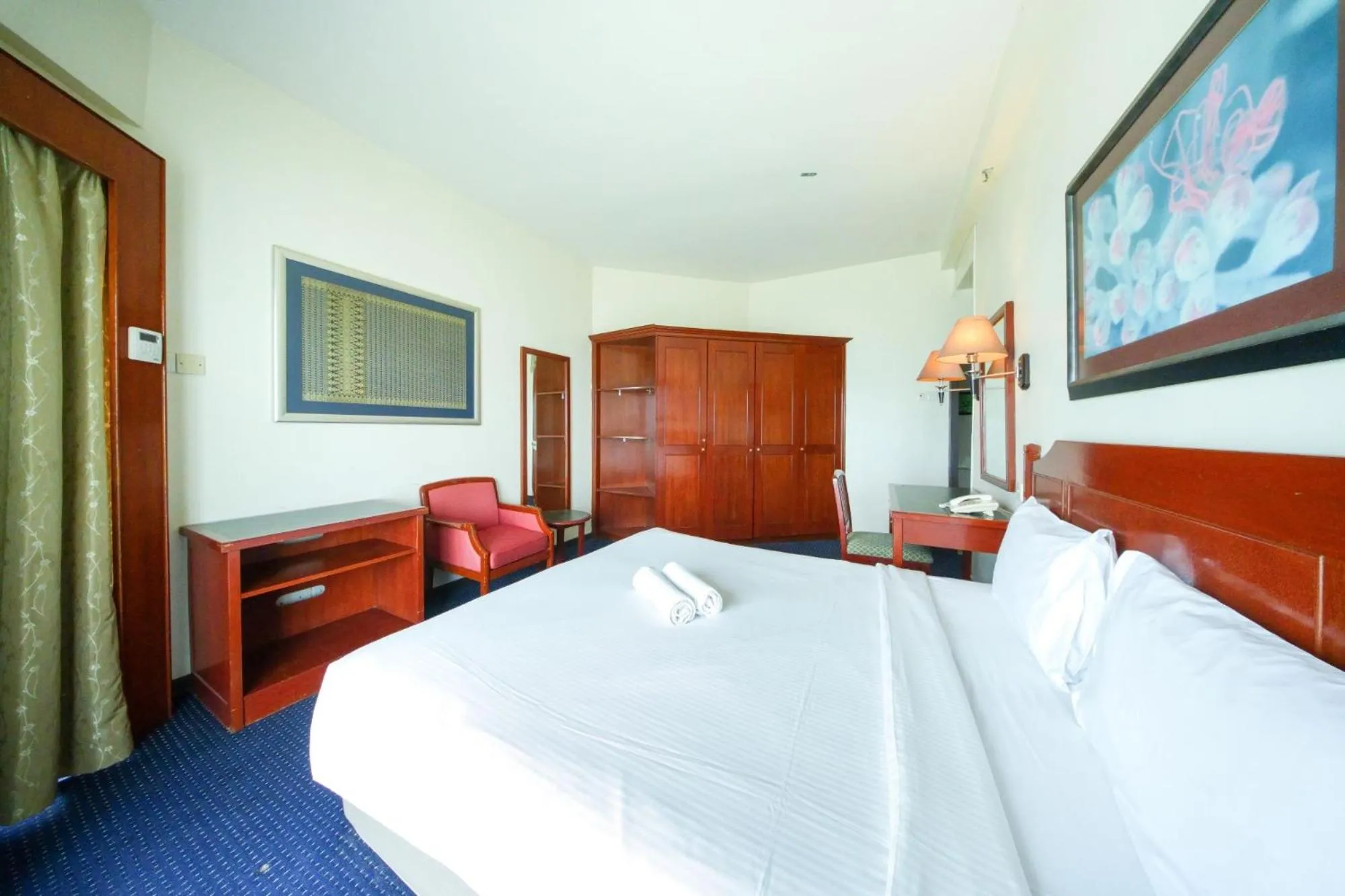 Bedroom in Rainbow Paradise Beach Resort