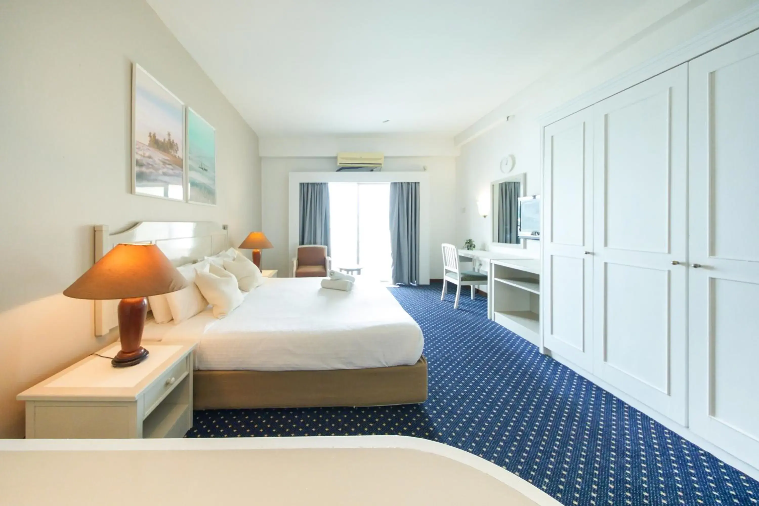 Bed in Rainbow Paradise Beach Resort Bed in Rainbow Paradise Beach Resort