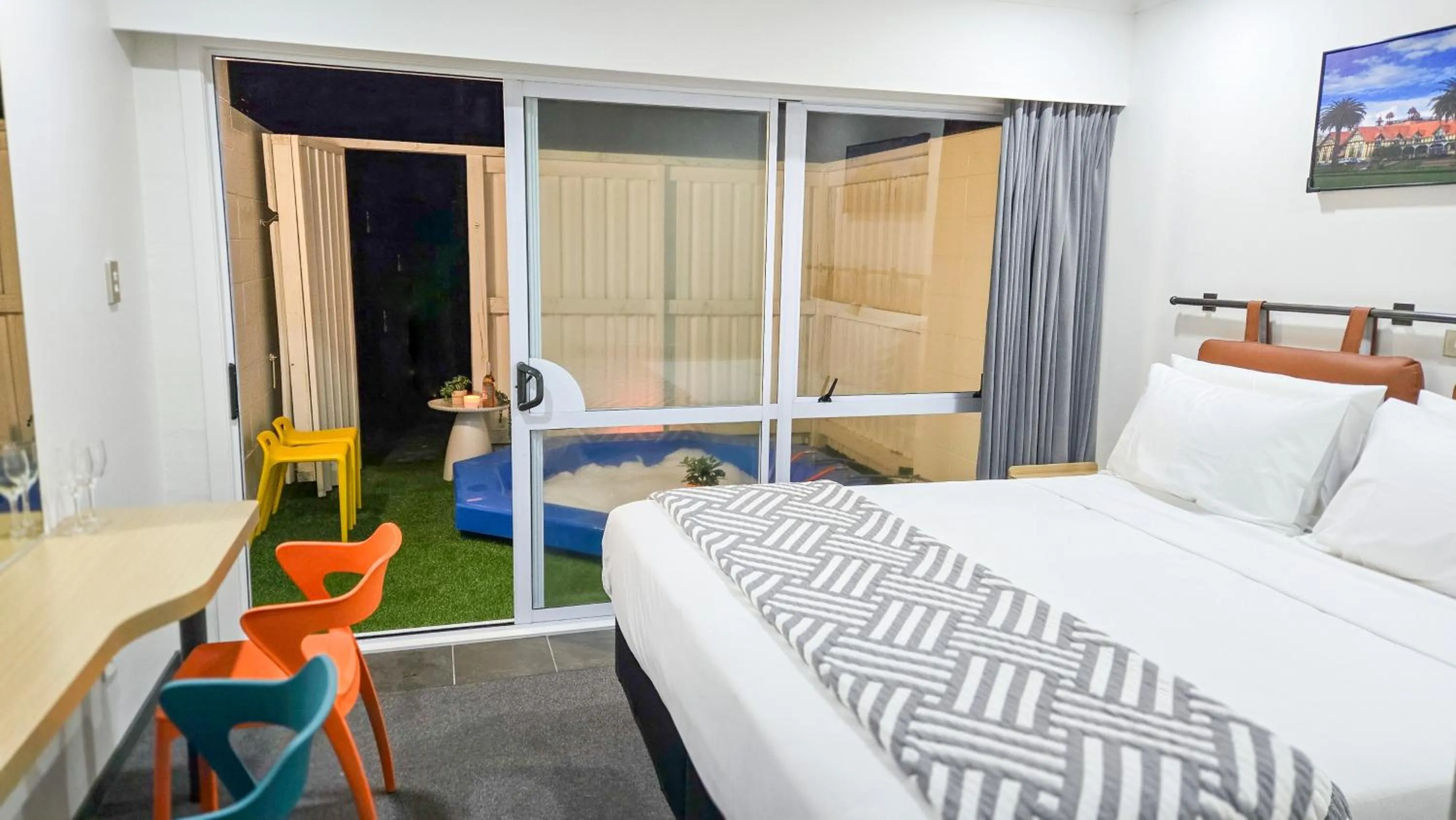 Hot Tub, Bed in Alpin Motel & Conference Centre