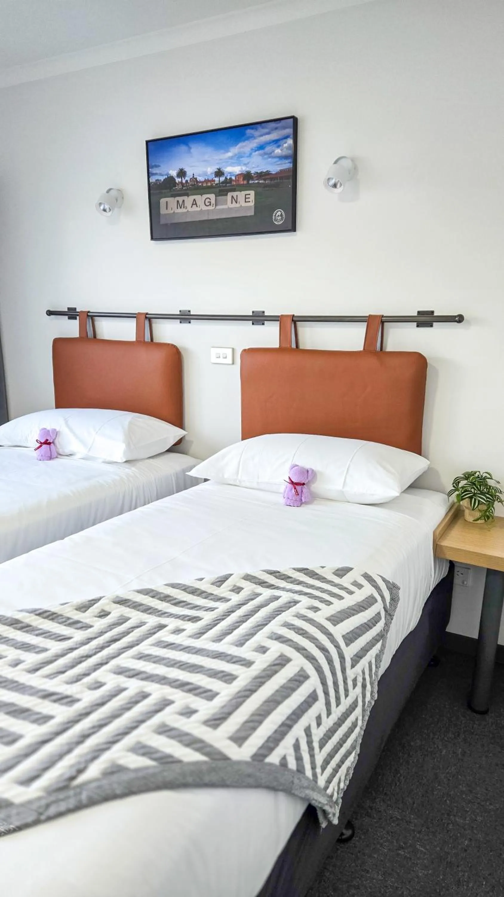 Bedroom, Bed in Alpin Motel & Conference Centre