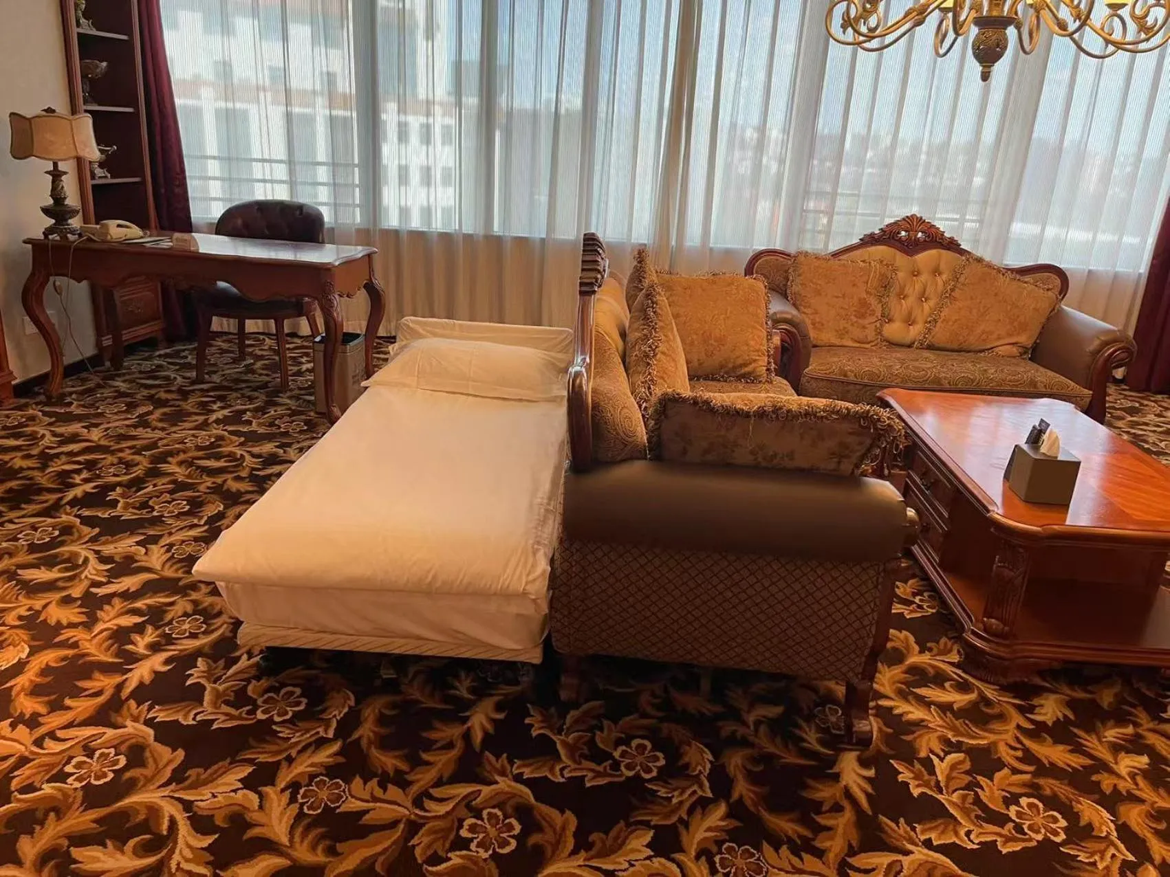 Bed in Howard Johnson Paragon Hotel Beijing