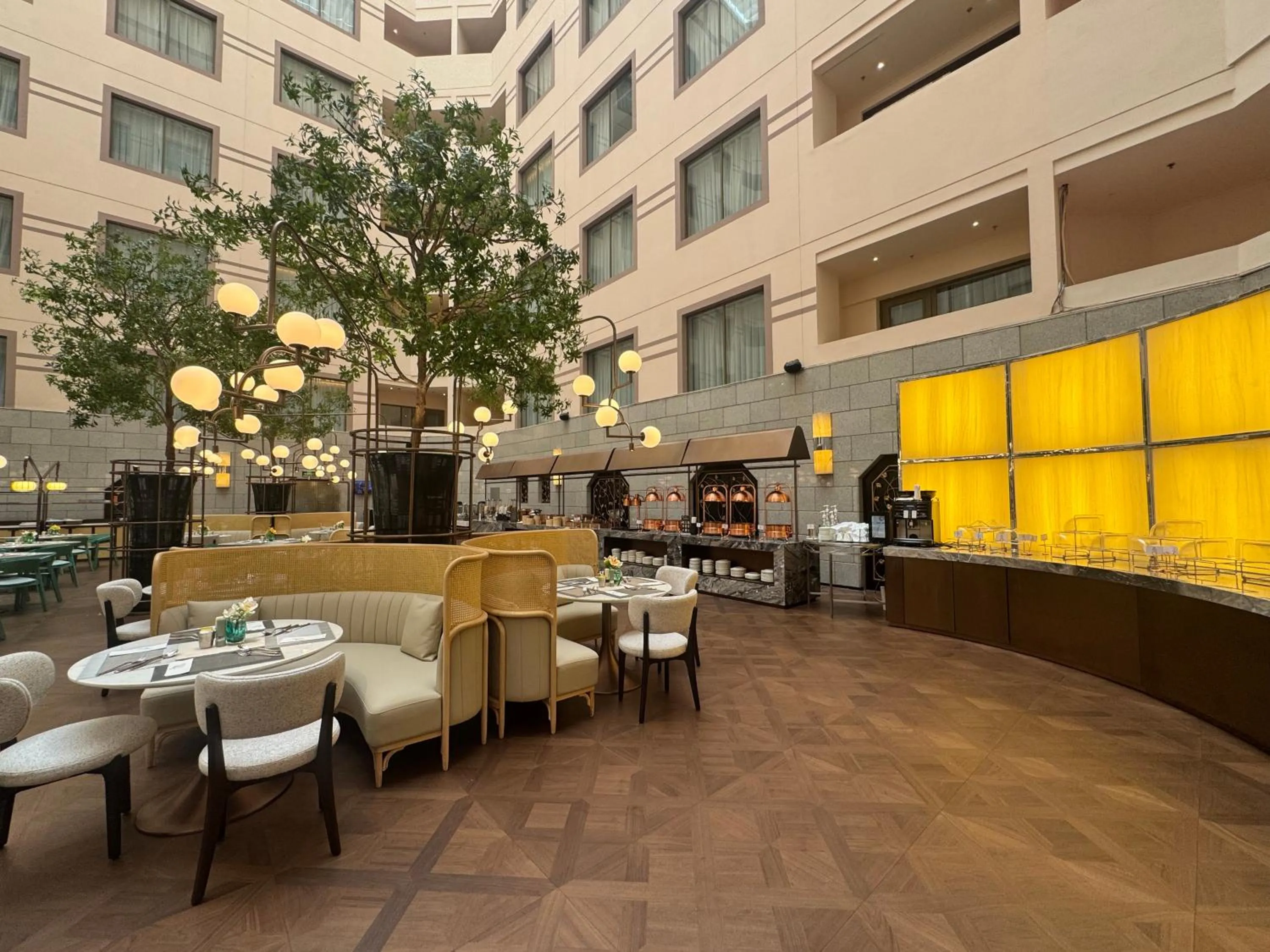 Restaurant/places to eat in Howard Johnson Paragon Hotel Beijing