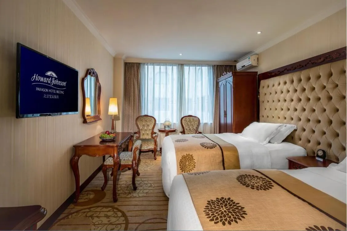 Photo of the whole room, Bed in Howard Johnson Paragon Hotel Beijing