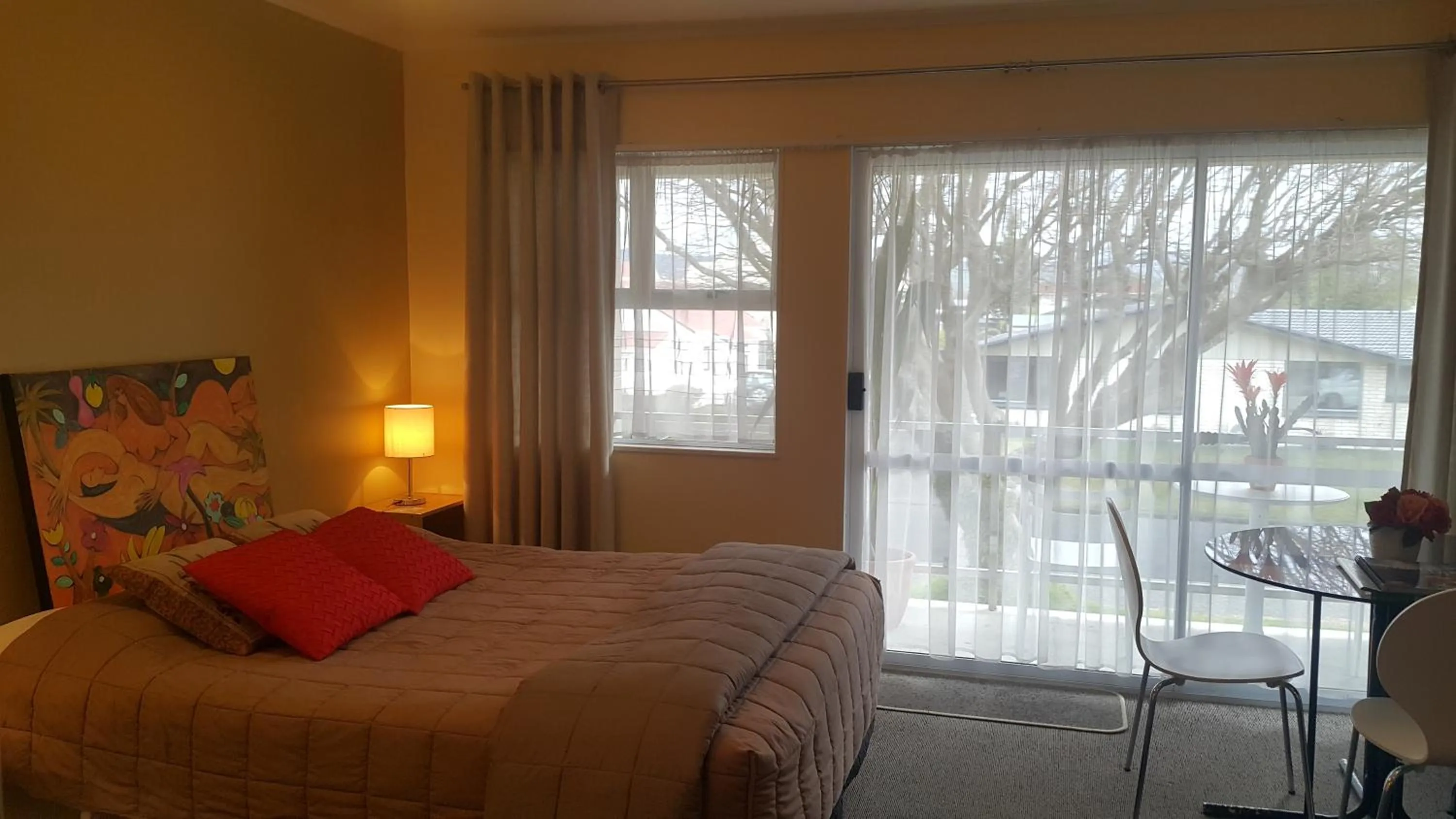 Bed in Six On Union Motel