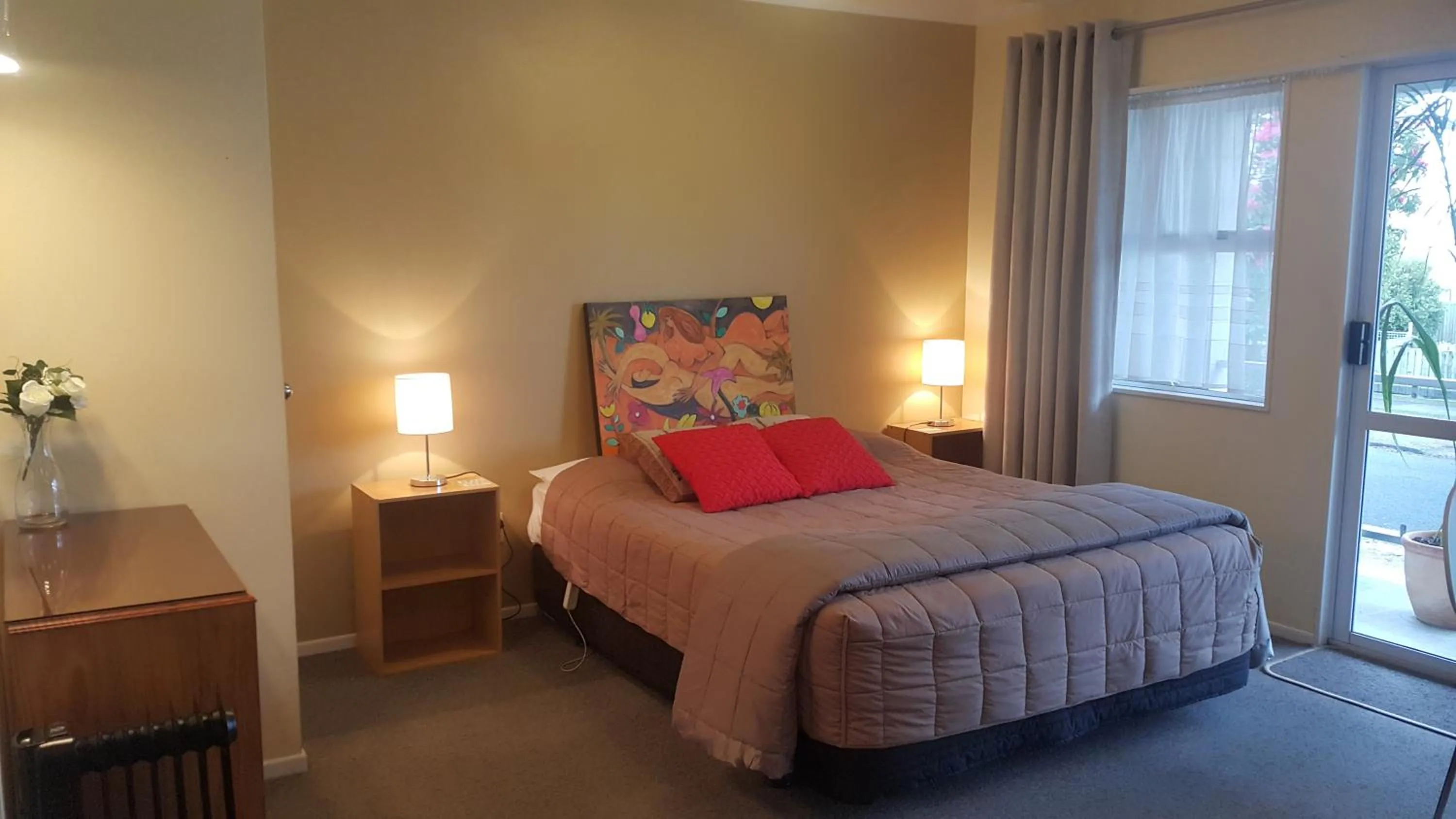 Bed in Six On Union Motel