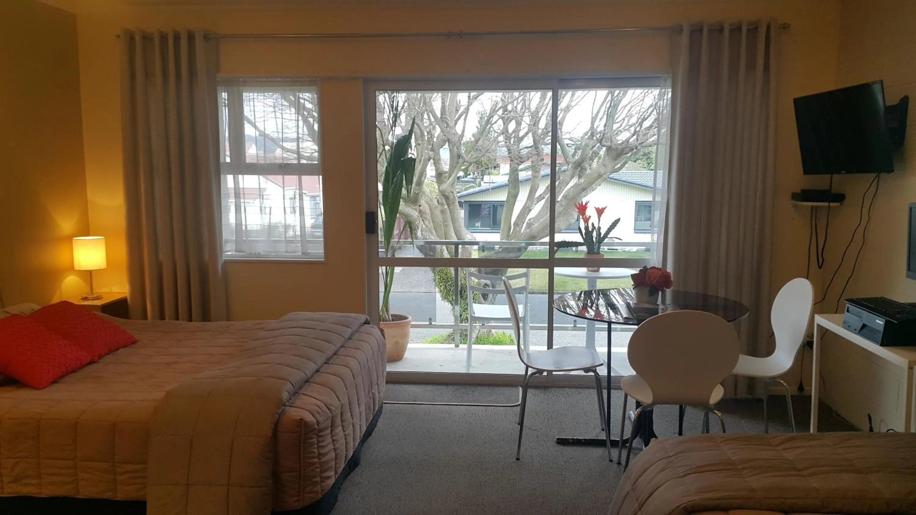 Bed in Six On Union Motel